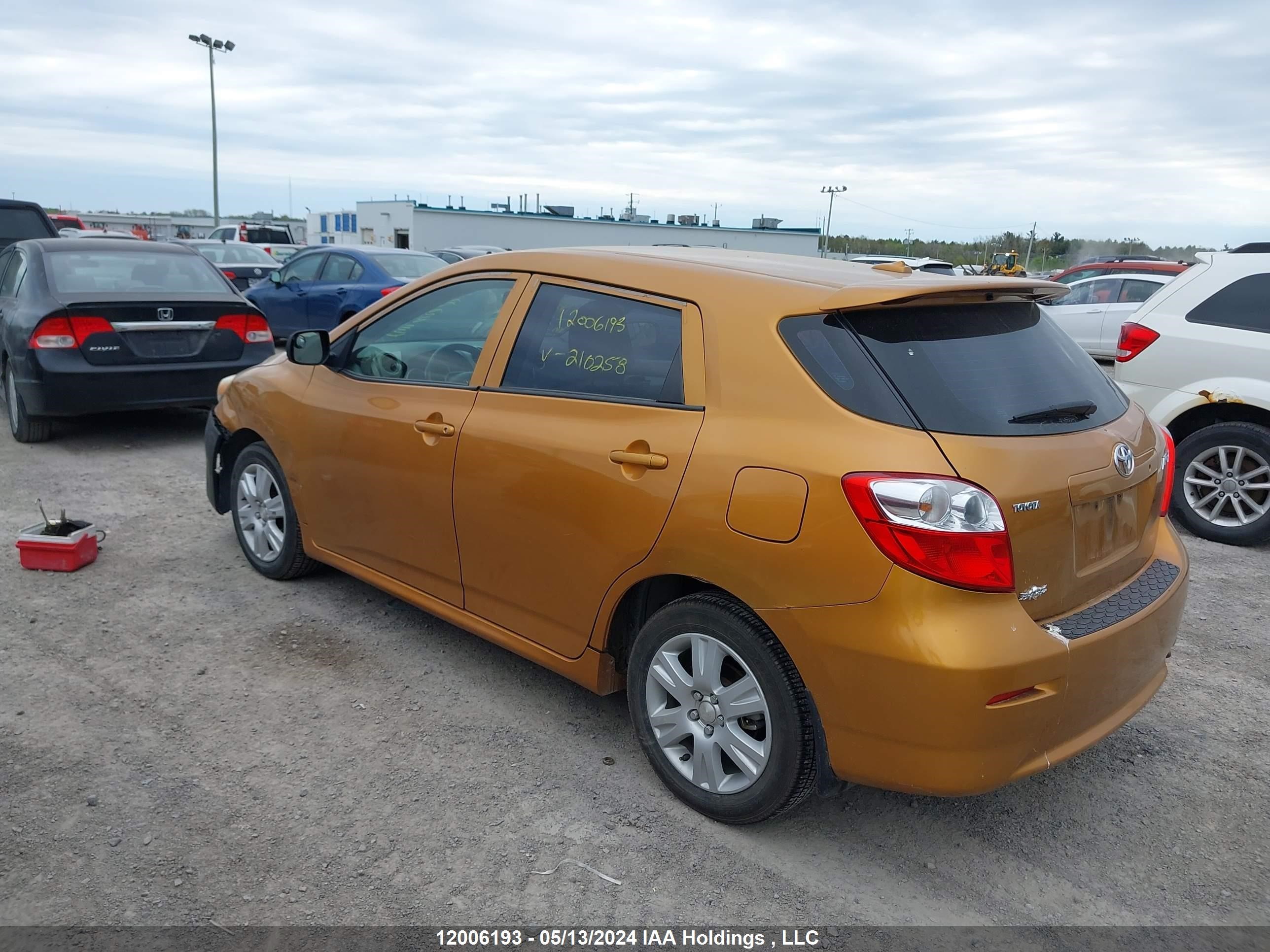 Photo 2 VIN: 2T1KU4EE2AC210258 - TOYOTA MATRIX 