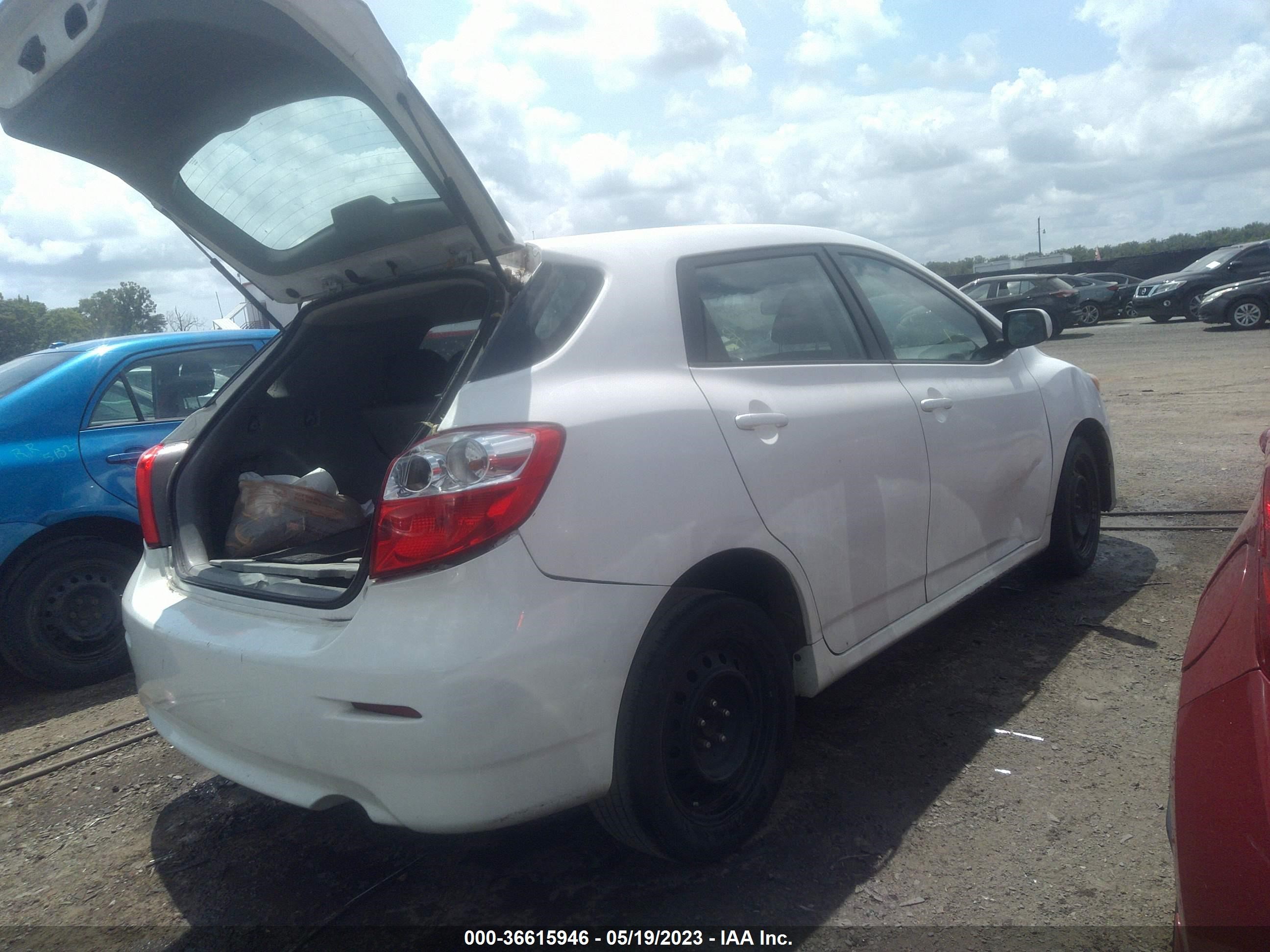 Photo 3 VIN: 2T1KU4EE2BC604683 - TOYOTA MATRIX 