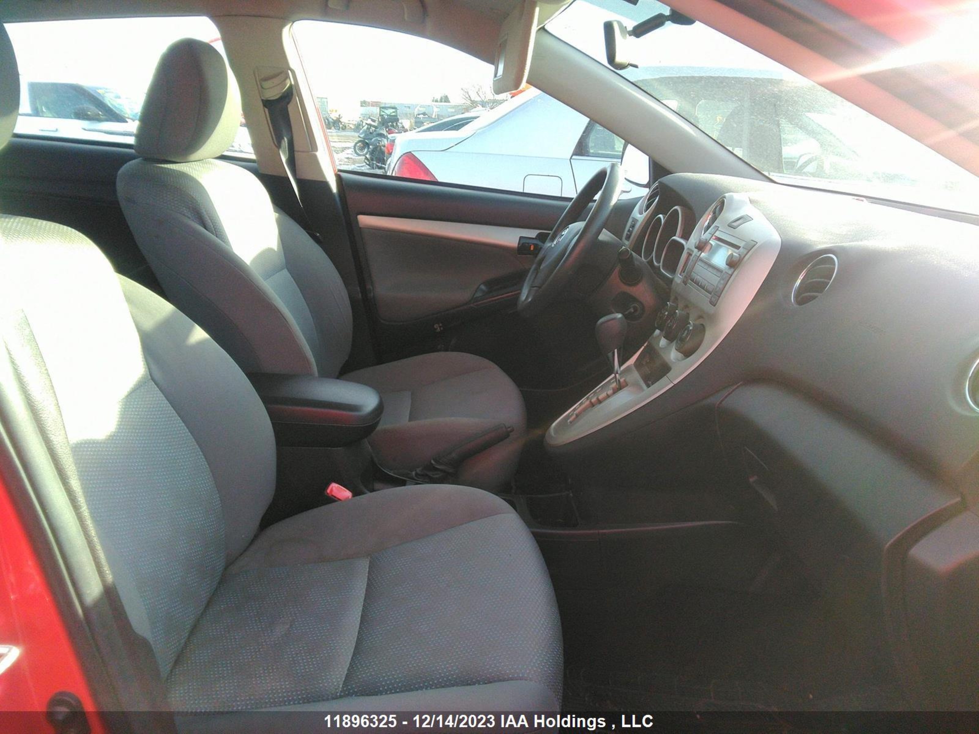 Photo 4 VIN: 2T1KU4EE6AC484501 - TOYOTA MATRIX 