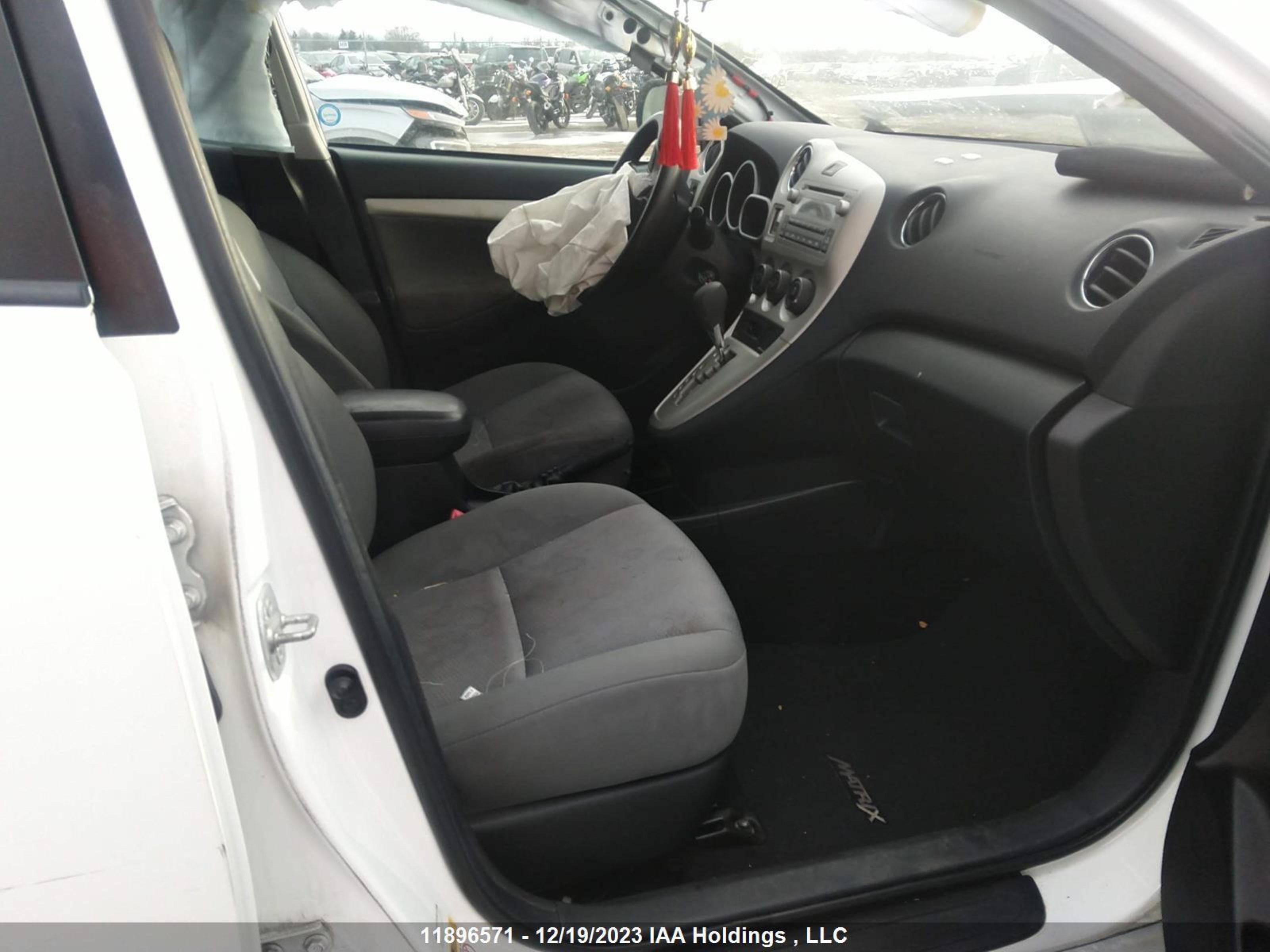 Photo 4 VIN: 2T1KU4EE9CC819981 - TOYOTA MATRIX 