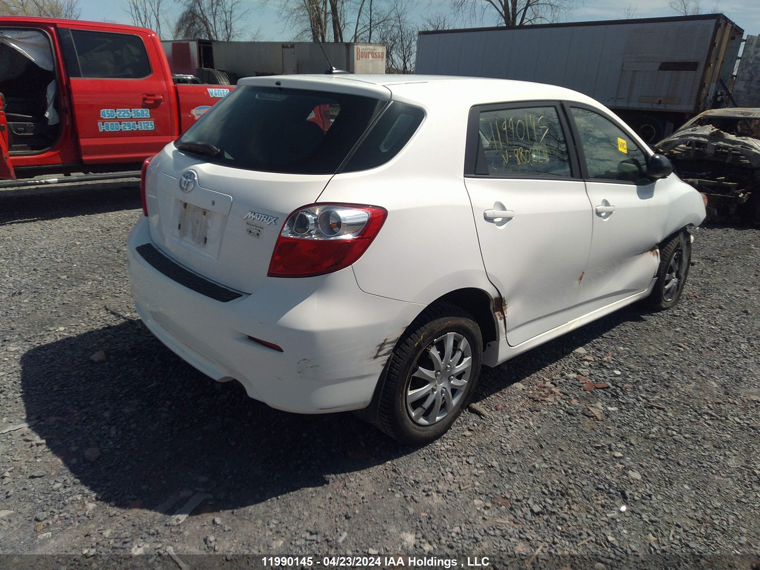 Photo 3 VIN: 2T1KU4EEXCC880224 - TOYOTA MATRIX 