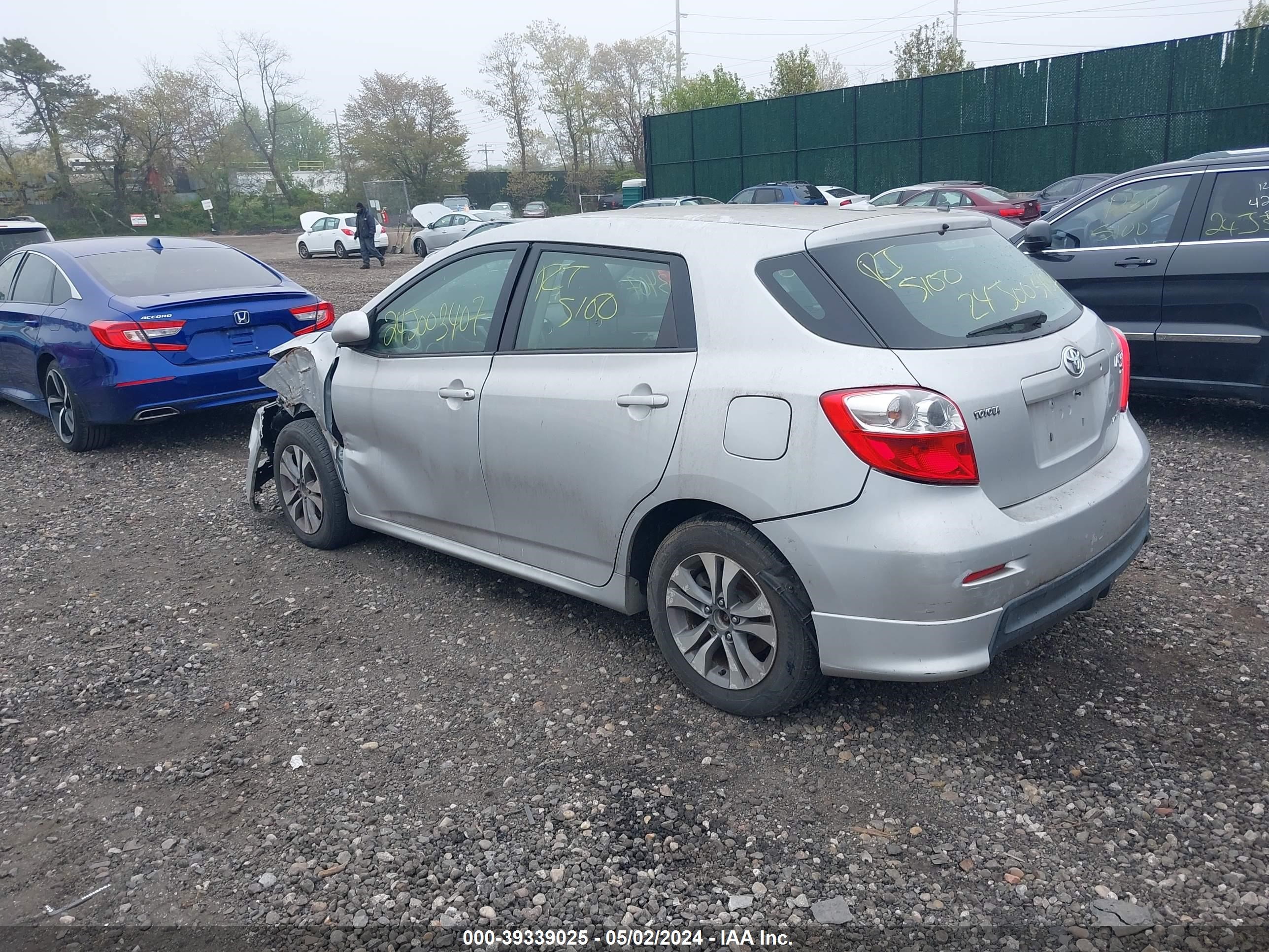 Photo 2 VIN: 2T1LE40E29C003647 - TOYOTA MATRIX 