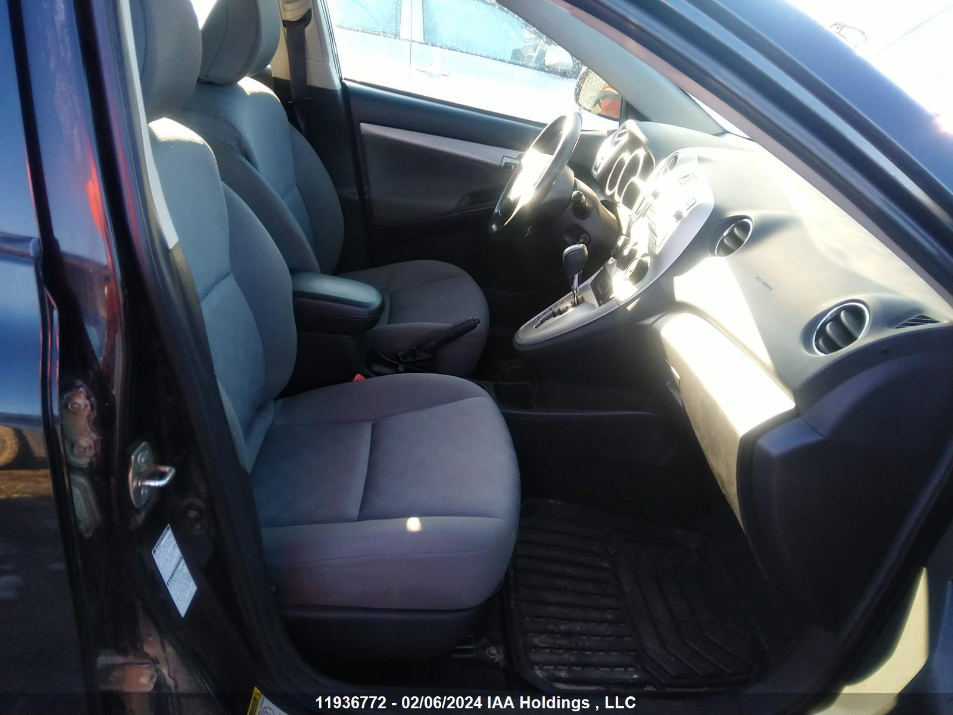 Photo 4 VIN: 2T1LE40E69C003411 - TOYOTA MATRIX 