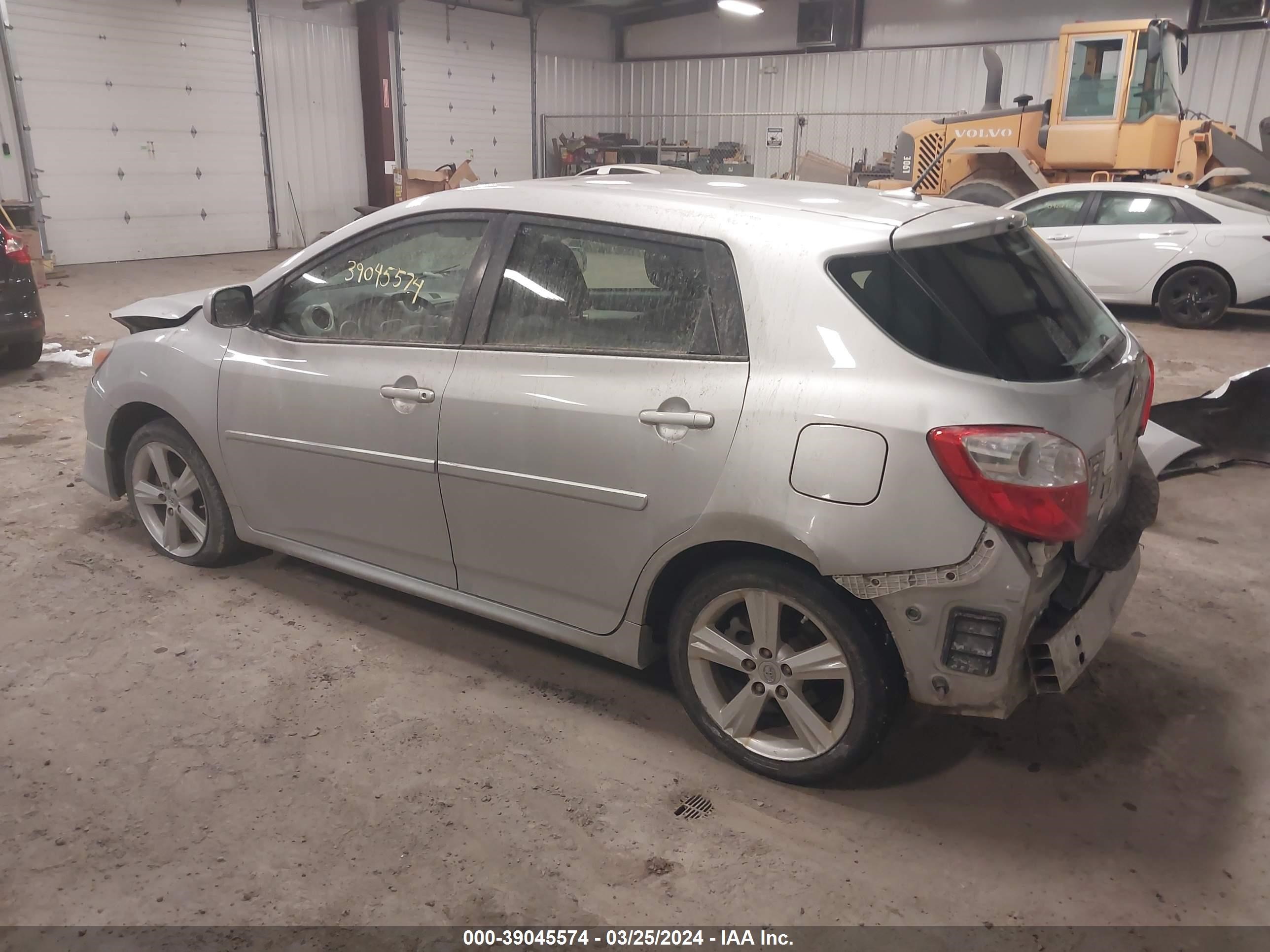 Photo 2 VIN: 2T1LE4EE1AC013938 - TOYOTA MATRIX 