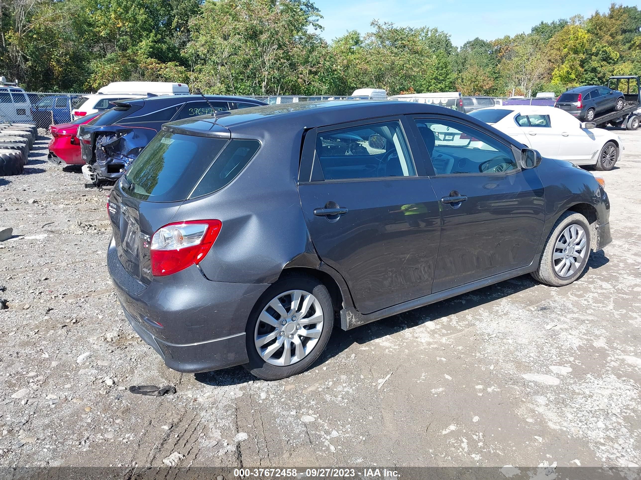 Photo 3 VIN: 2T1LE4EE6AC018097 - TOYOTA MATRIX 