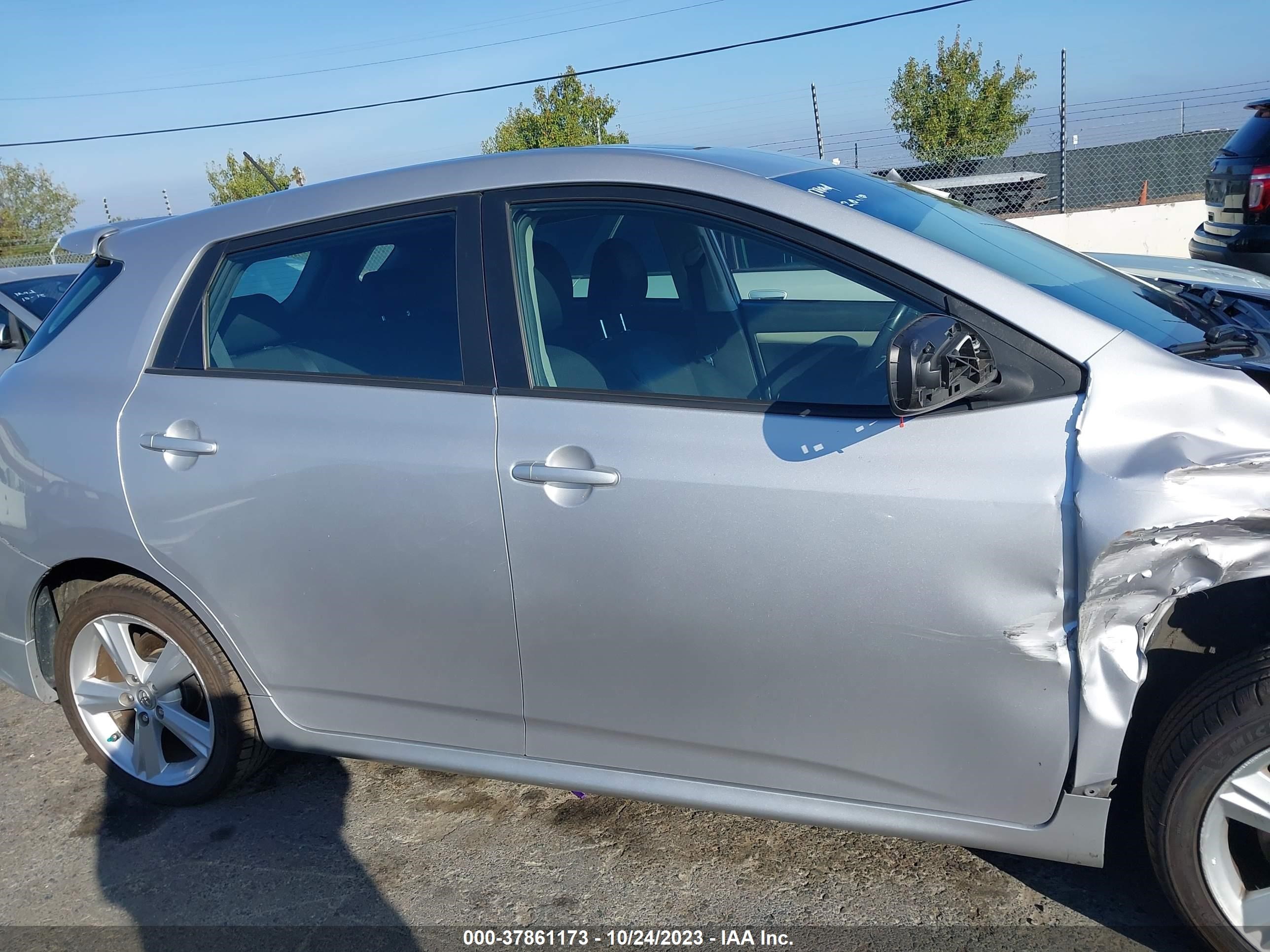 Photo 12 VIN: 2T1LE4EEXAC016885 - TOYOTA MATRIX 