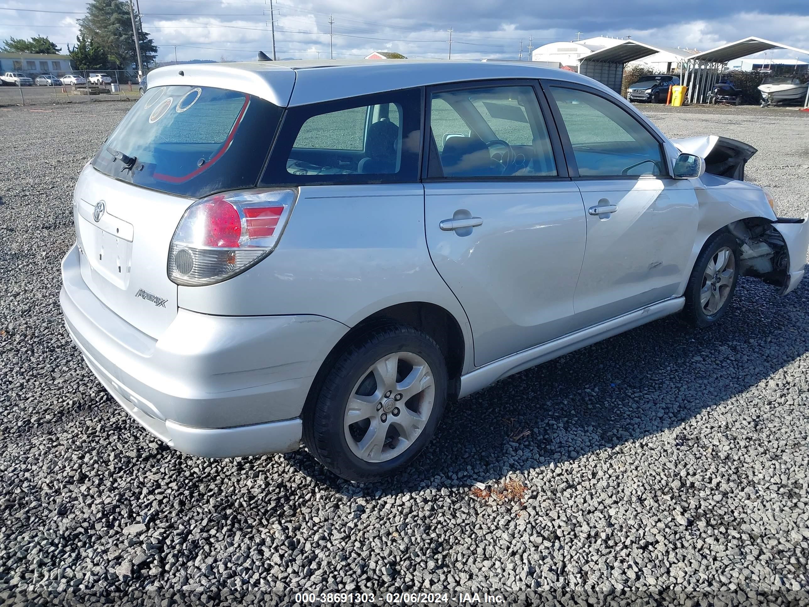 Photo 3 VIN: 2T1LR32E15C550415 - TOYOTA MATRIX 