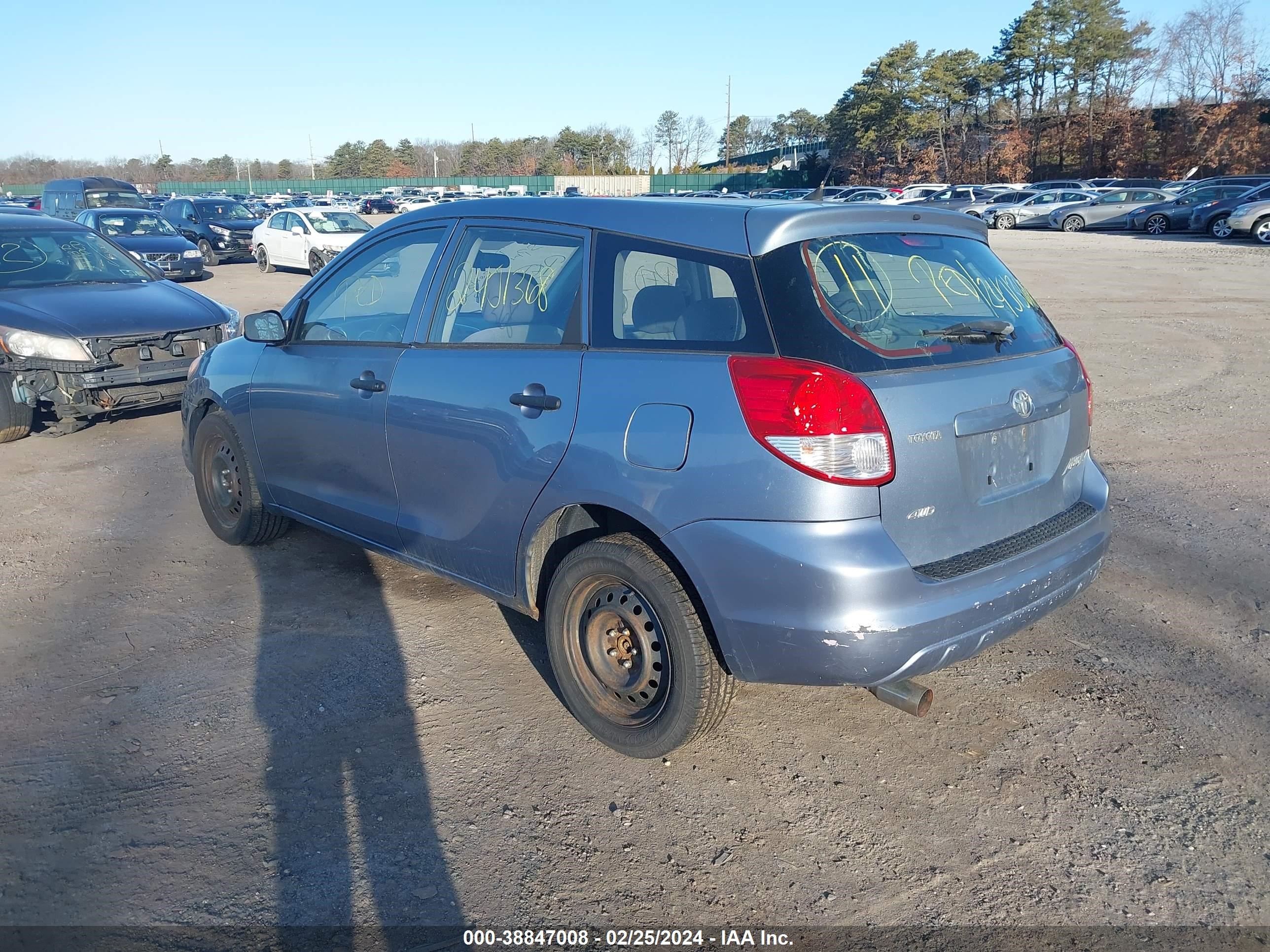 Photo 2 VIN: 2T1LR32E43C021876 - TOYOTA MATRIX 