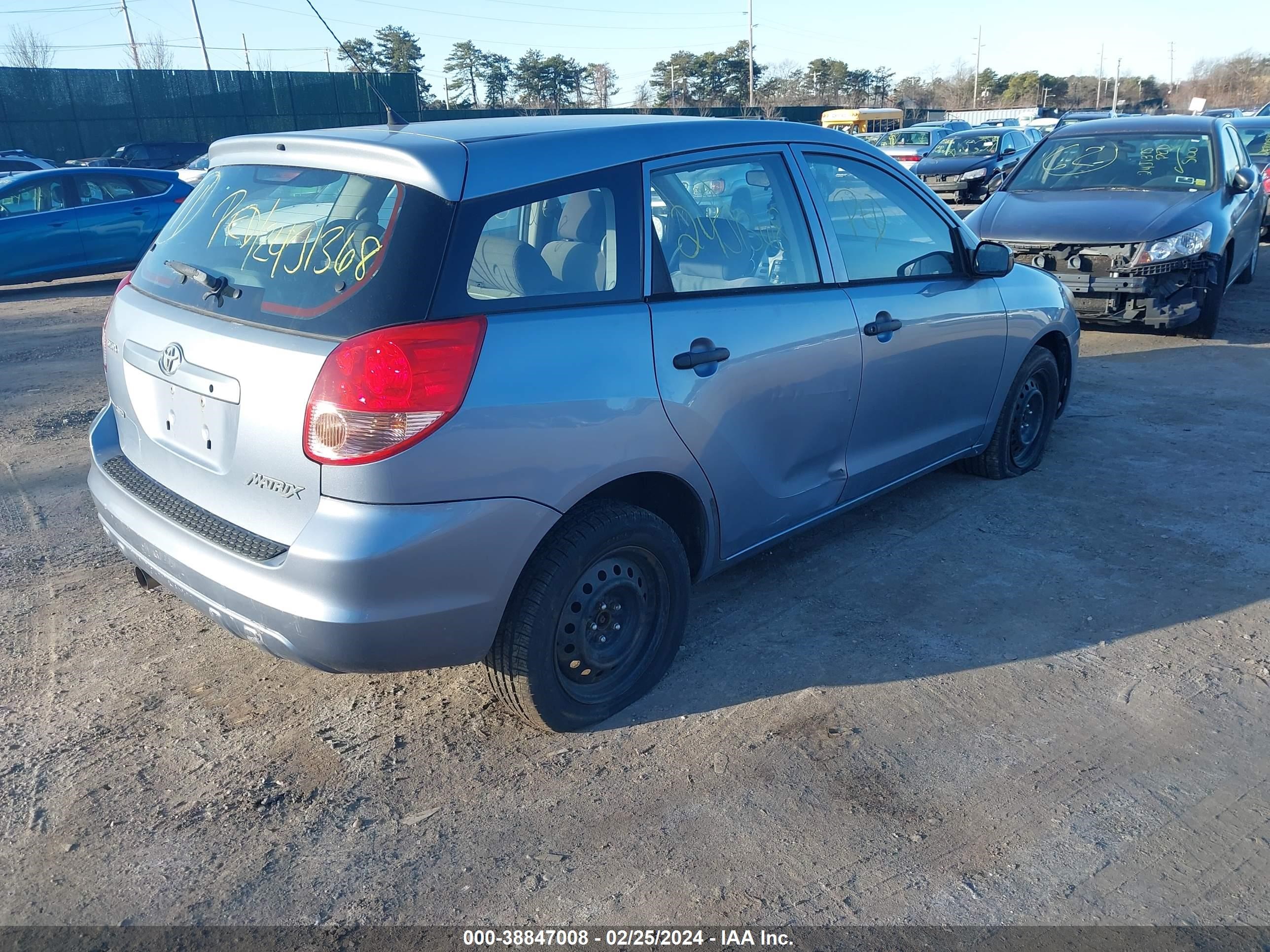 Photo 3 VIN: 2T1LR32E43C021876 - TOYOTA MATRIX 