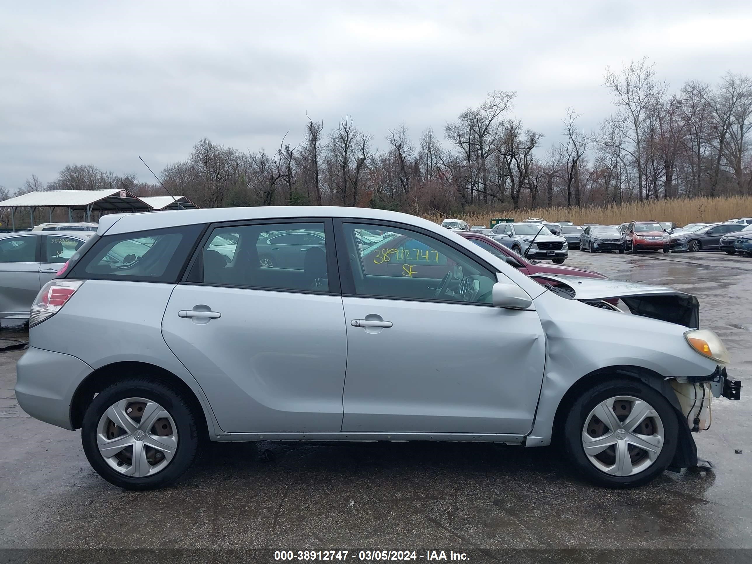 Photo 13 VIN: 2T1LR32E46C551527 - TOYOTA MATRIX 