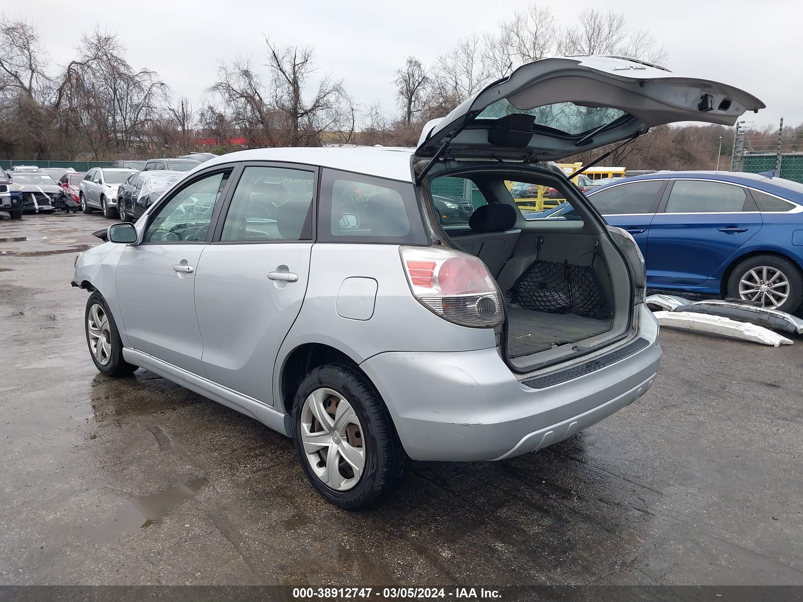 Photo 2 VIN: 2T1LR32E46C551527 - TOYOTA MATRIX 