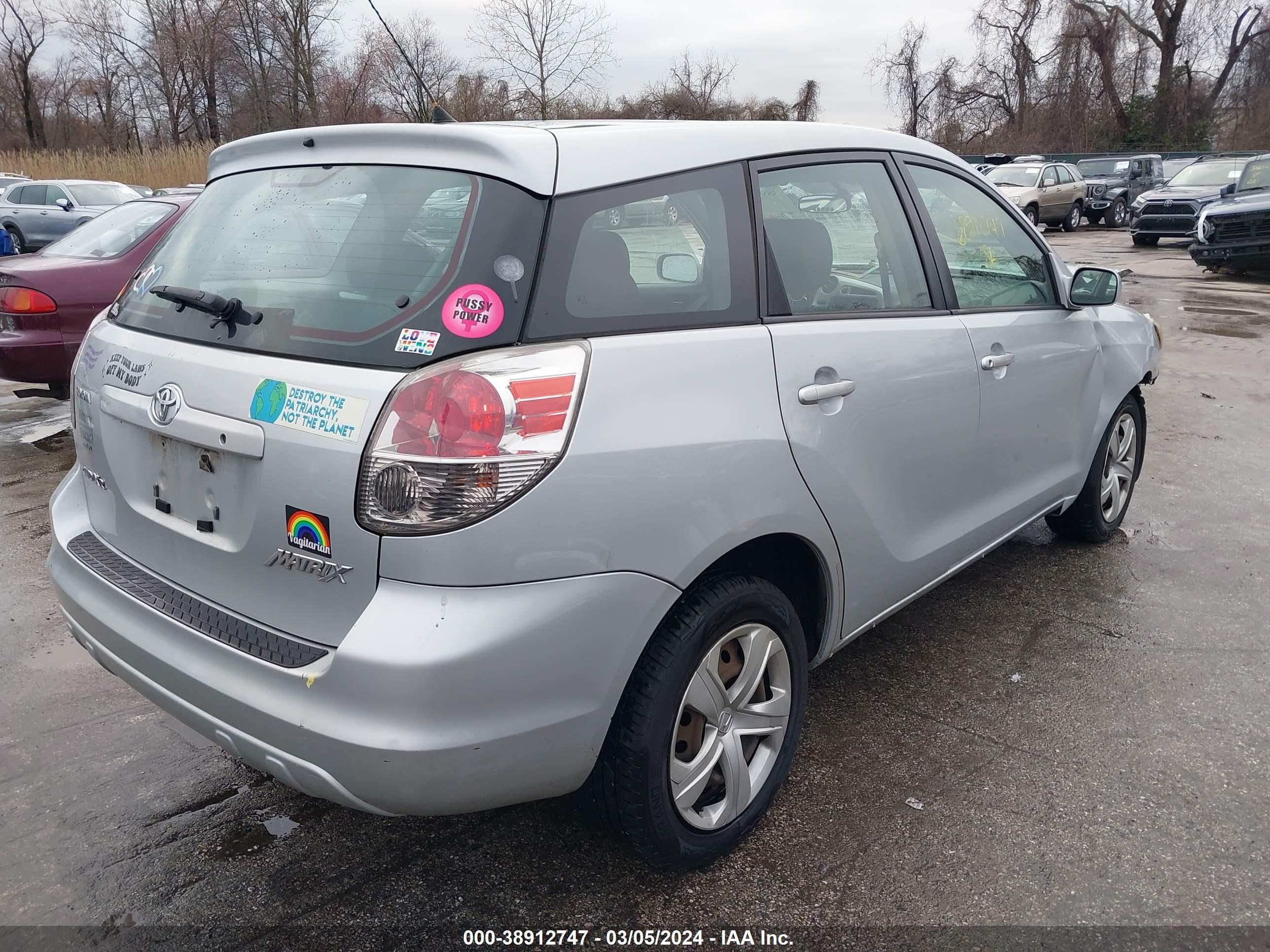 Photo 3 VIN: 2T1LR32E46C551527 - TOYOTA MATRIX 