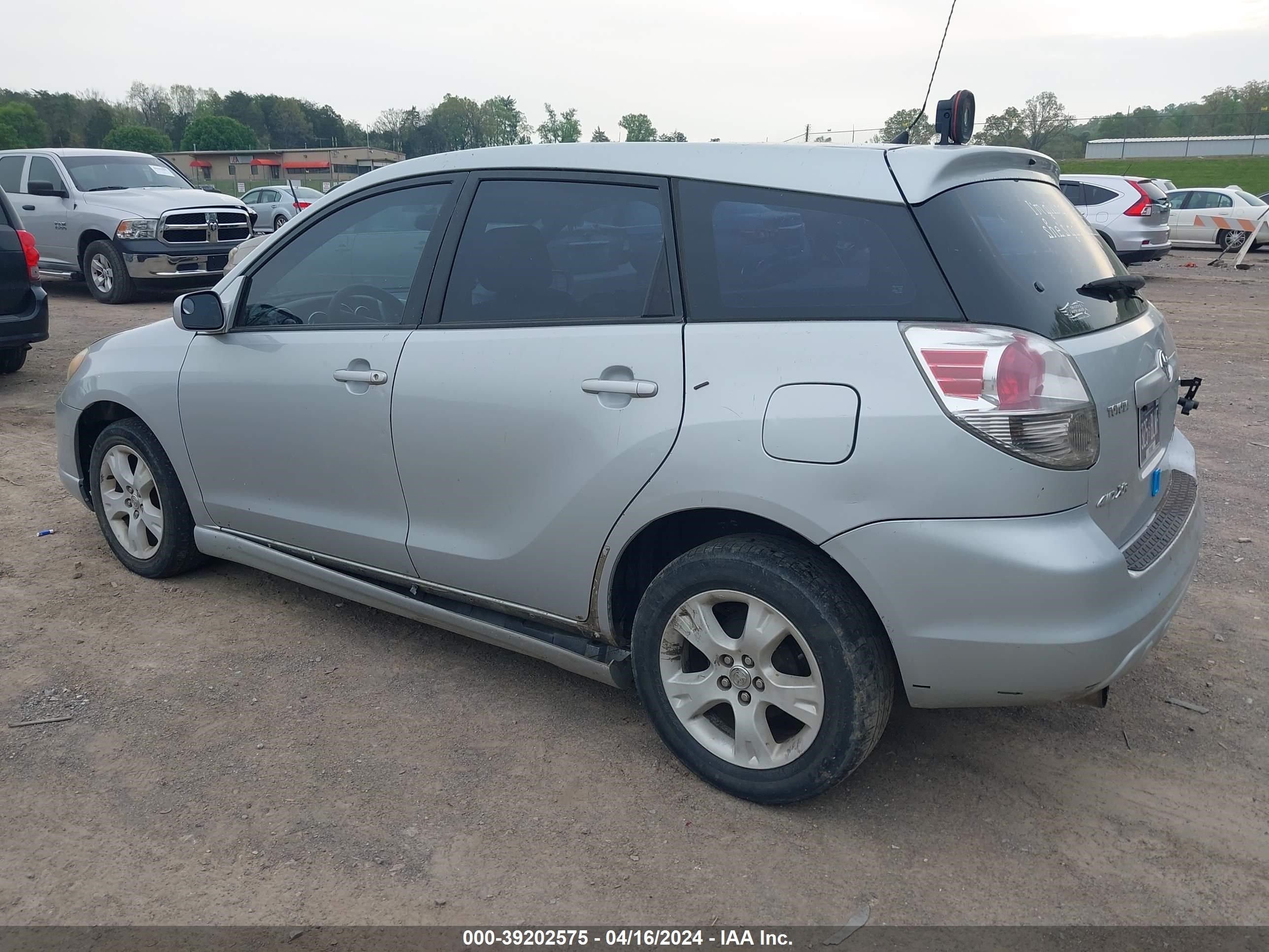 Photo 2 VIN: 2T1LR32E56C555442 - TOYOTA MATRIX 