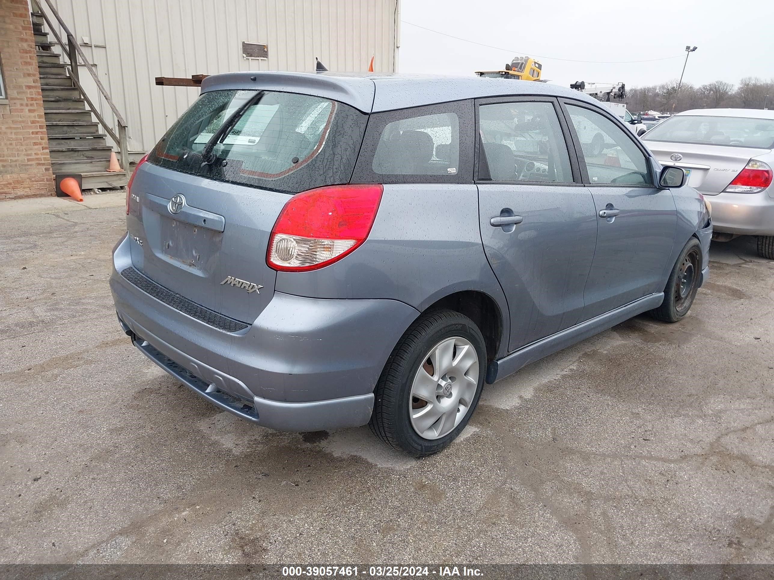 Photo 3 VIN: 2T1LR32E94C166803 - TOYOTA MATRIX 