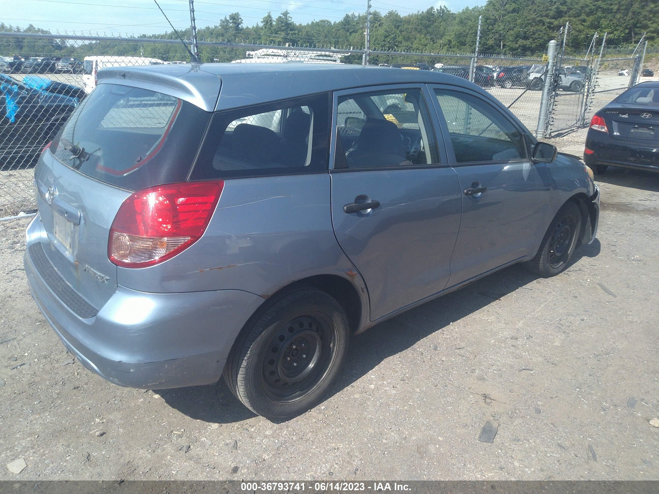 Photo 3 VIN: 2T1LR32EX3C108858 - TOYOTA MATRIX 