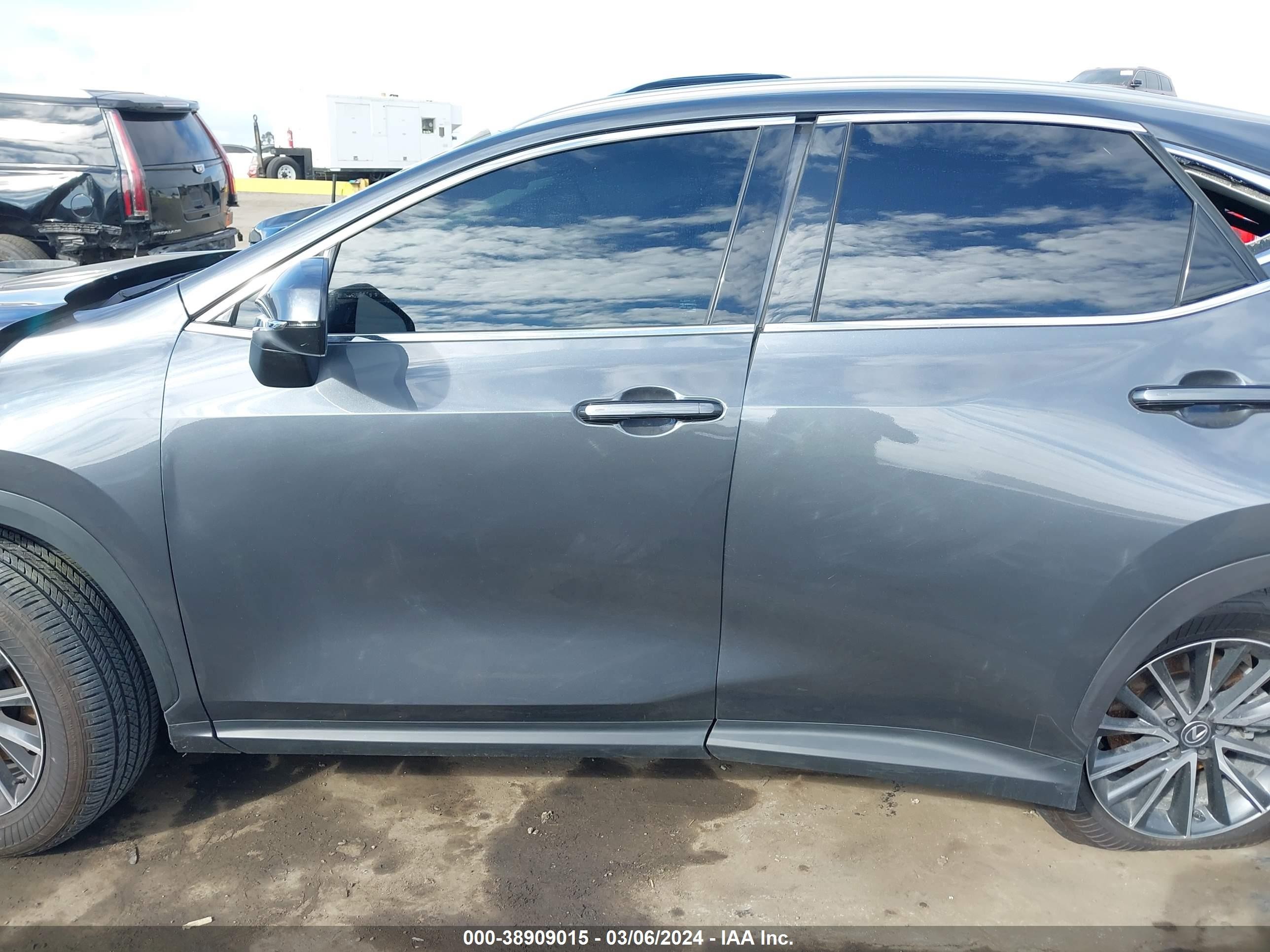 Photo 14 VIN: 2T2AGCEZ2RC038823 - LEXUS NX 