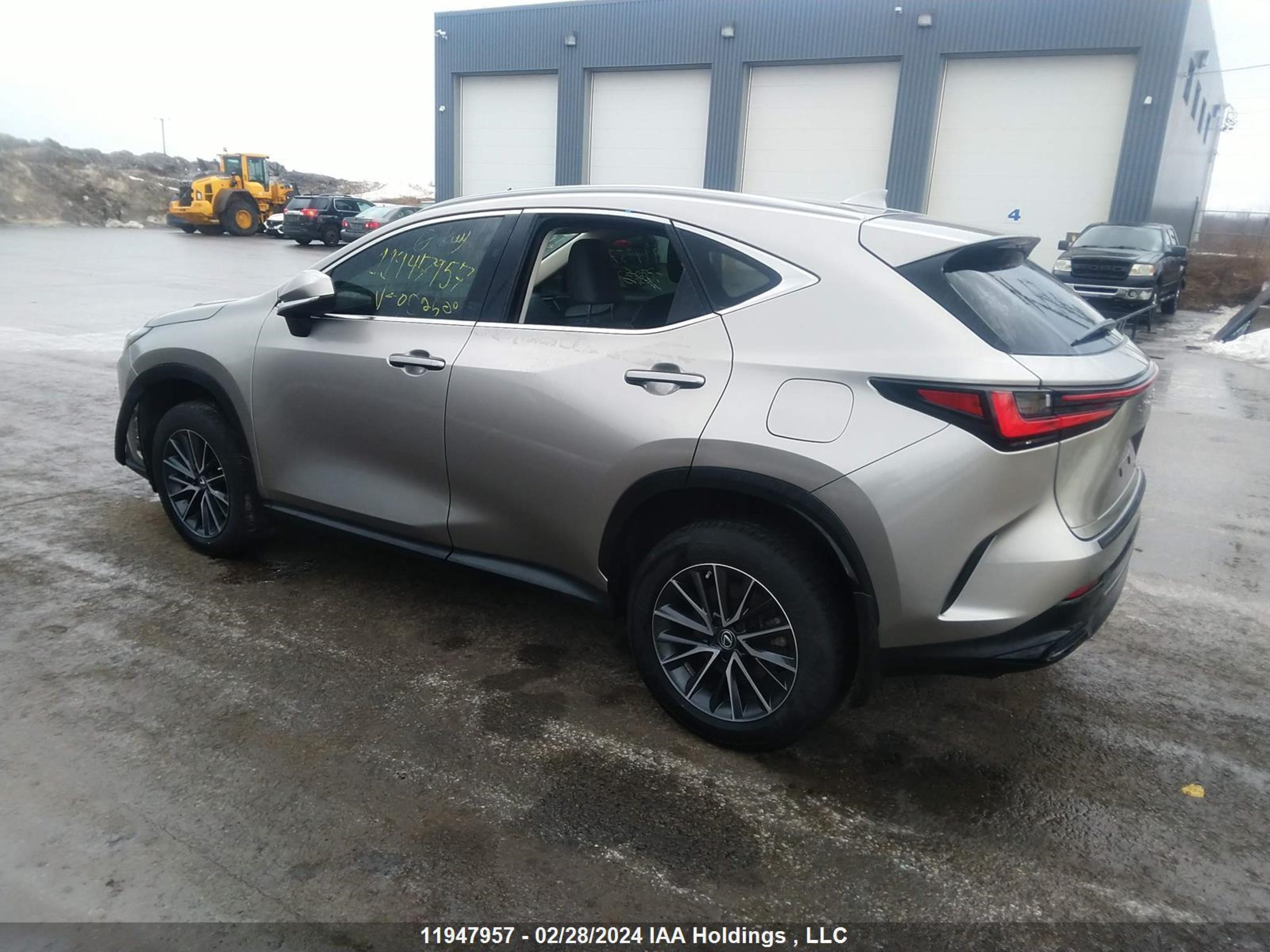 Photo 2 VIN: 2T2AKCEZ1NC002520 - LEXUS NX 