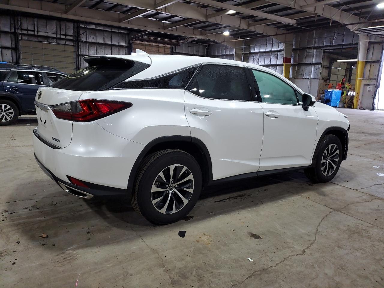 Photo 2 VIN: 2T2AZMDA4NC321083 - LEXUS RX 