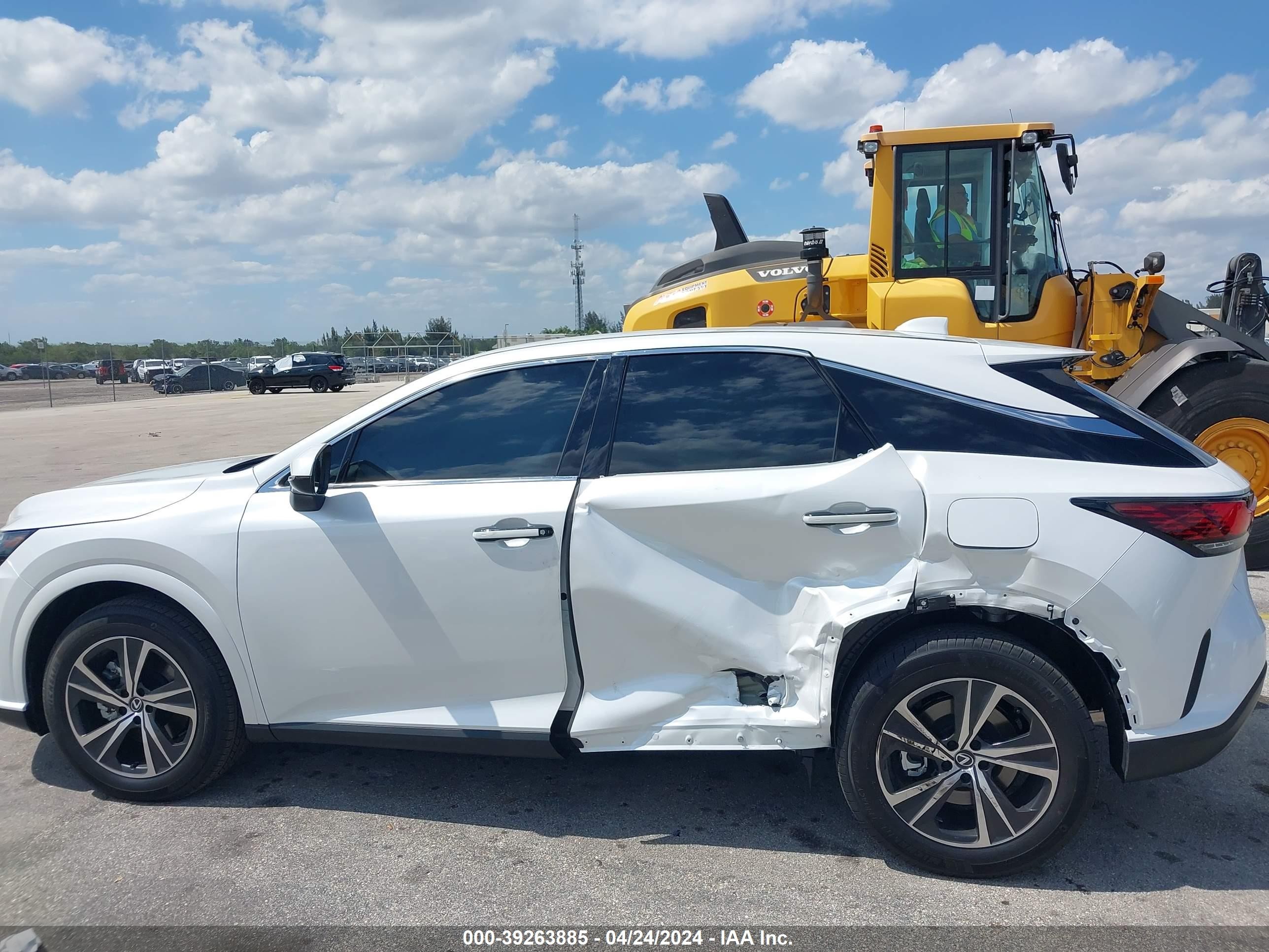 Photo 13 VIN: 2T2BAMBA1RC033431 - LEXUS RX 