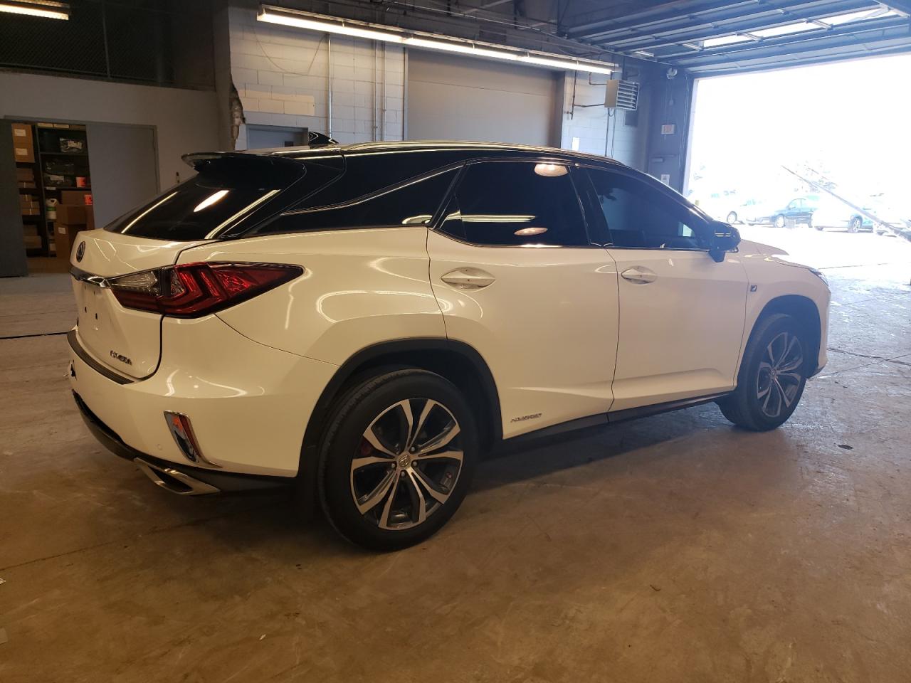 Photo 2 VIN: 2T2BGMCAXGC002026 - LEXUS RX 