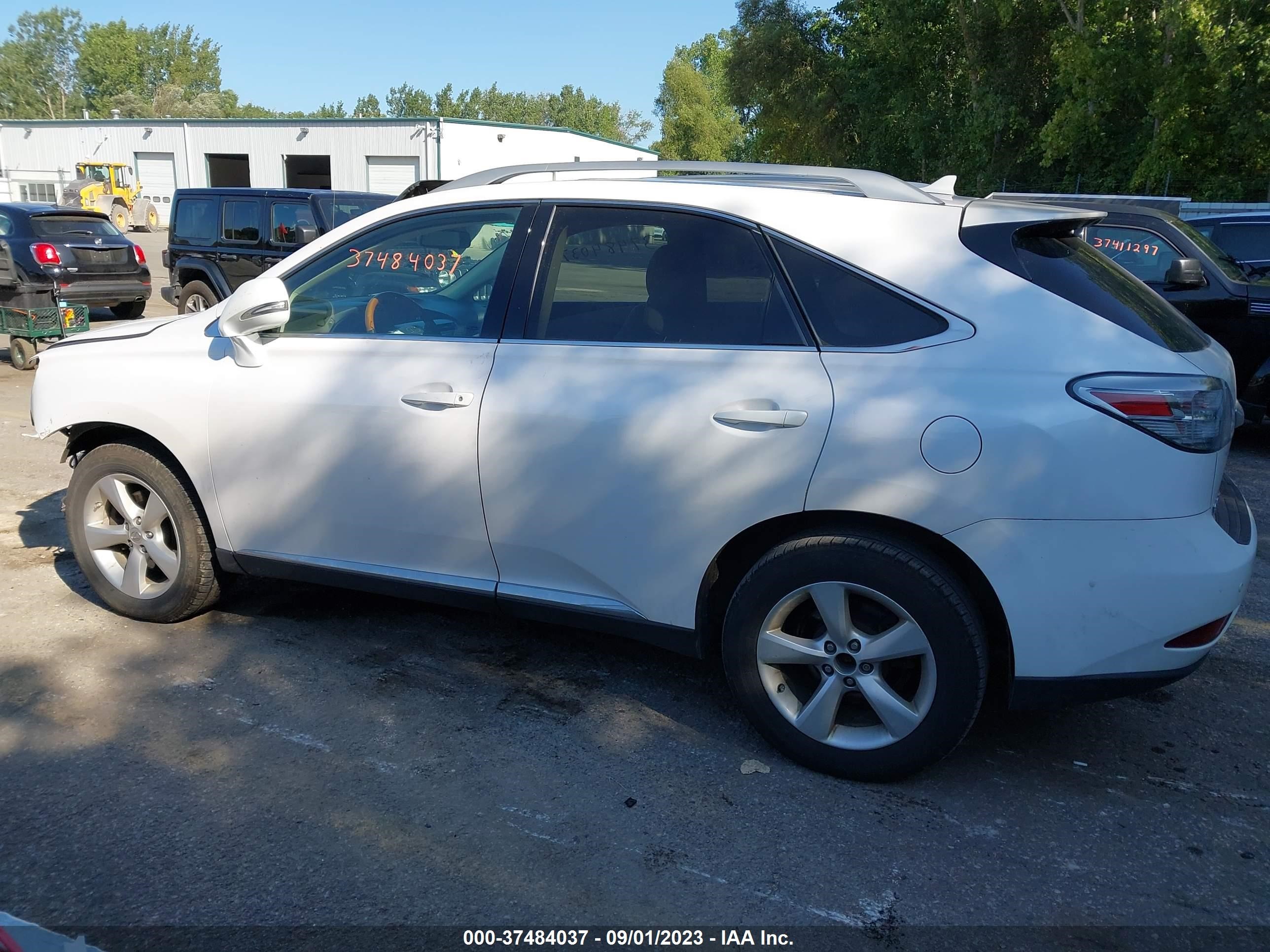 Photo 13 VIN: 2T2BK1BA0AC049507 - LEXUS RX 