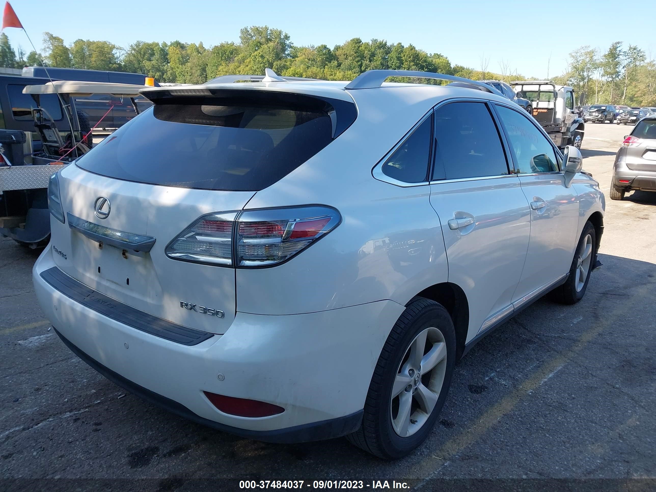 Photo 3 VIN: 2T2BK1BA0AC049507 - LEXUS RX 