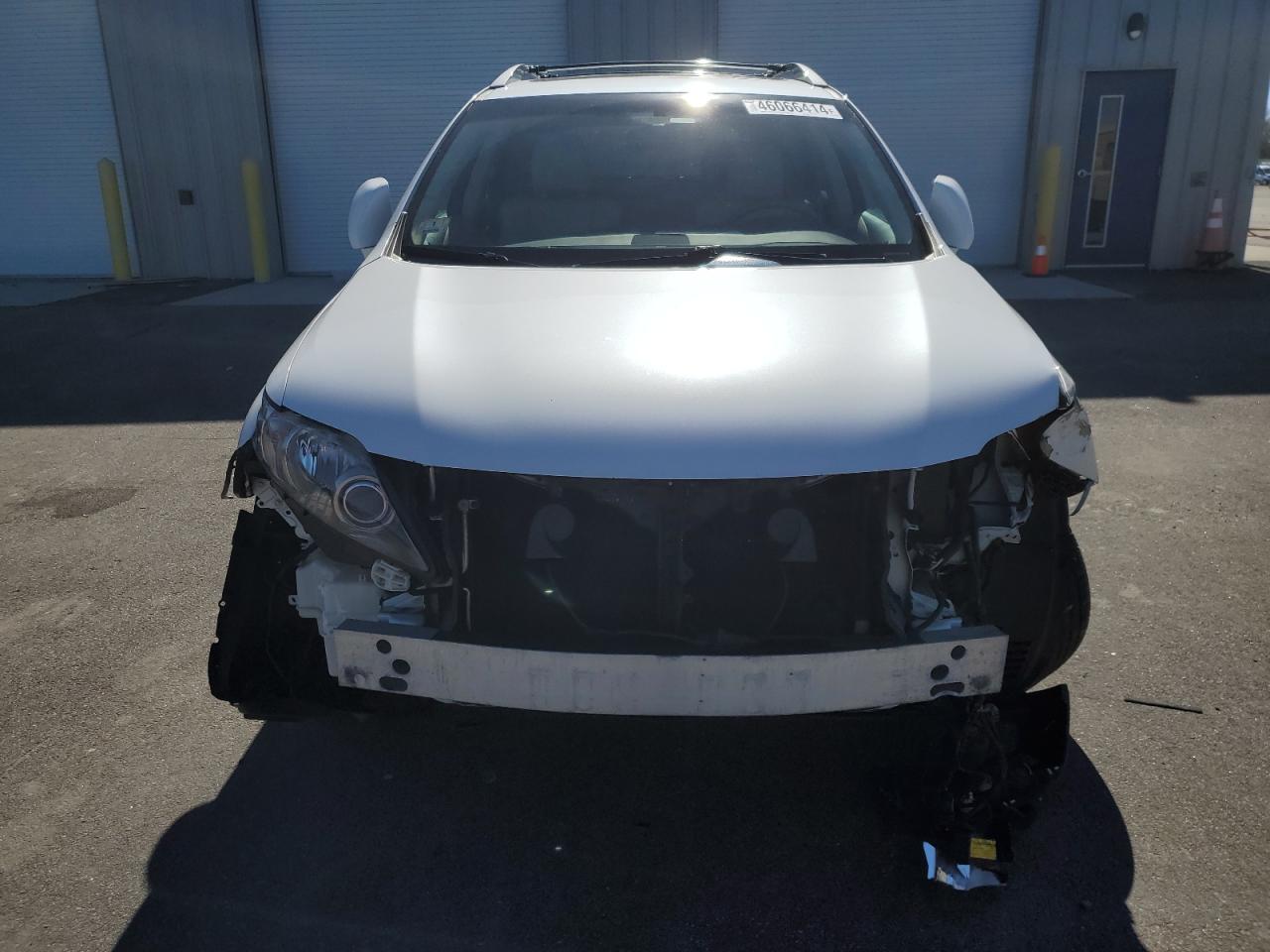 Photo 4 VIN: 2T2BK1BA3BC097309 - LEXUS RX 