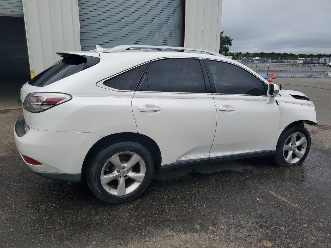 Photo 2 VIN: 2T2BK1BA4AC061188 - LEXUS RX 