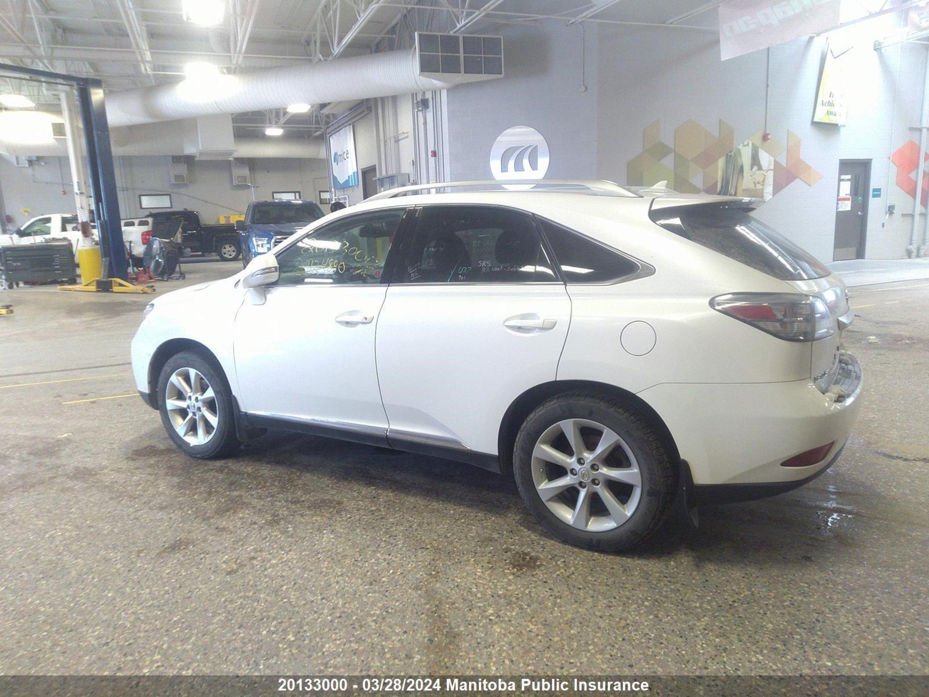 Photo 2 VIN: 2T2BK1BA5AC016387 - LEXUS RX 