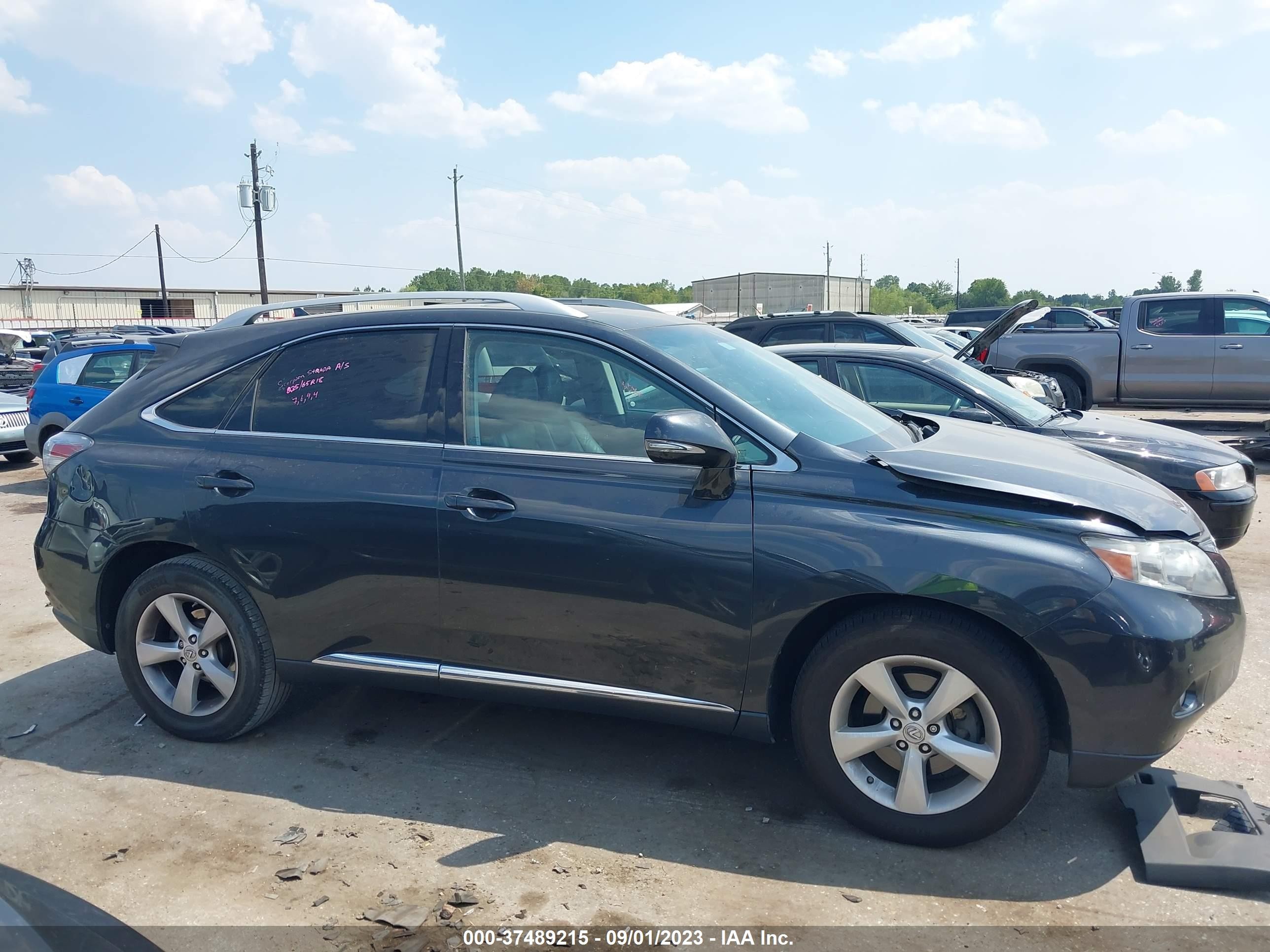 Photo 11 VIN: 2T2BK1BA6AC034798 - LEXUS RX 