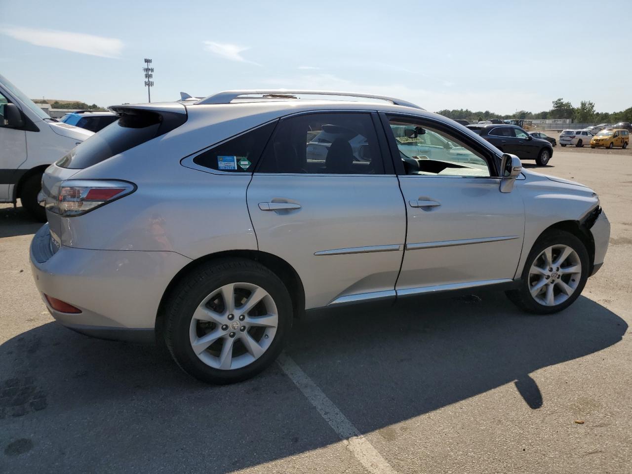 Photo 2 VIN: 2T2BK1BA6AC050533 - LEXUS RX 