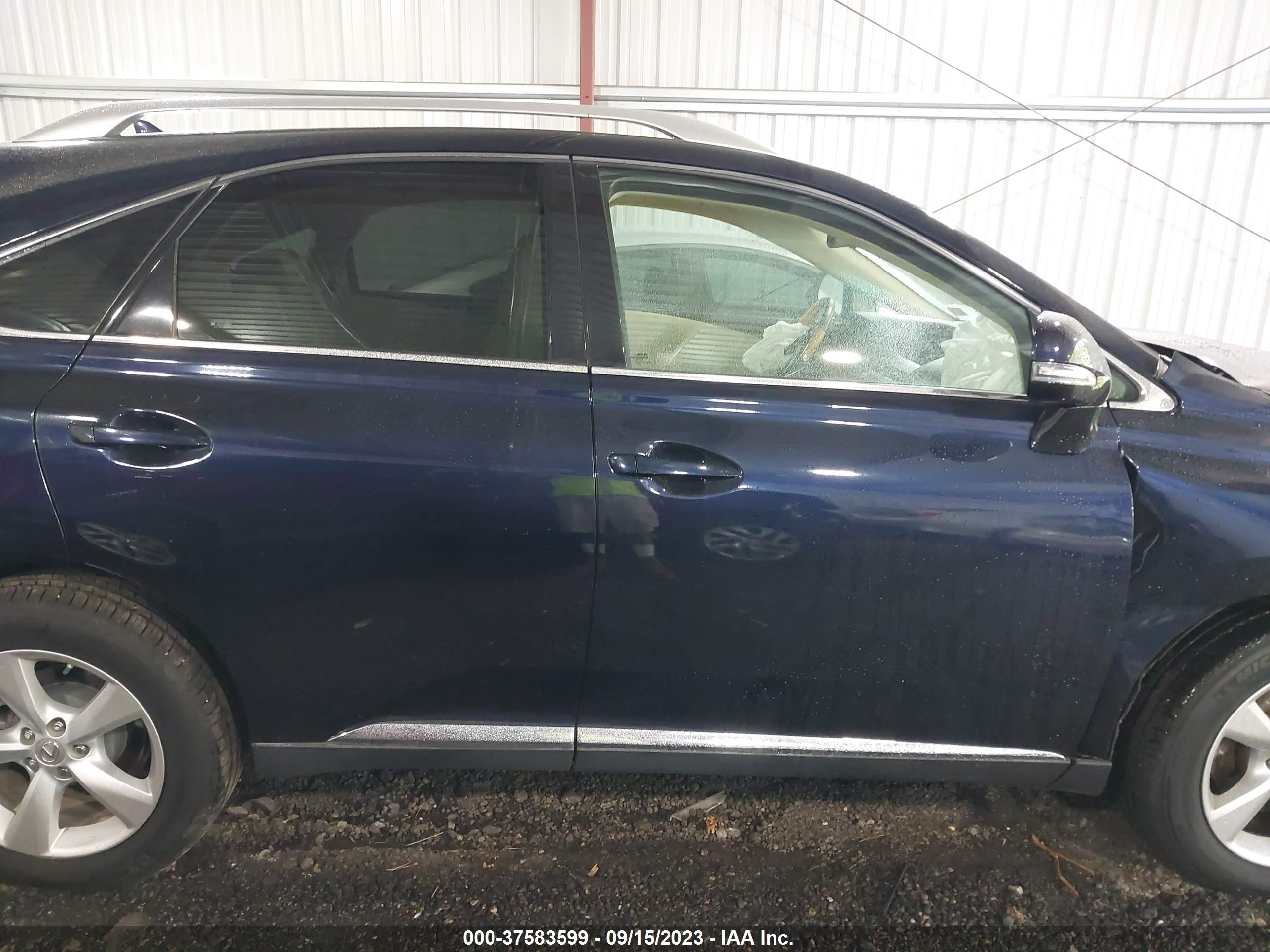 Photo 11 VIN: 2T2BK1BA7AC058026 - LEXUS RX 