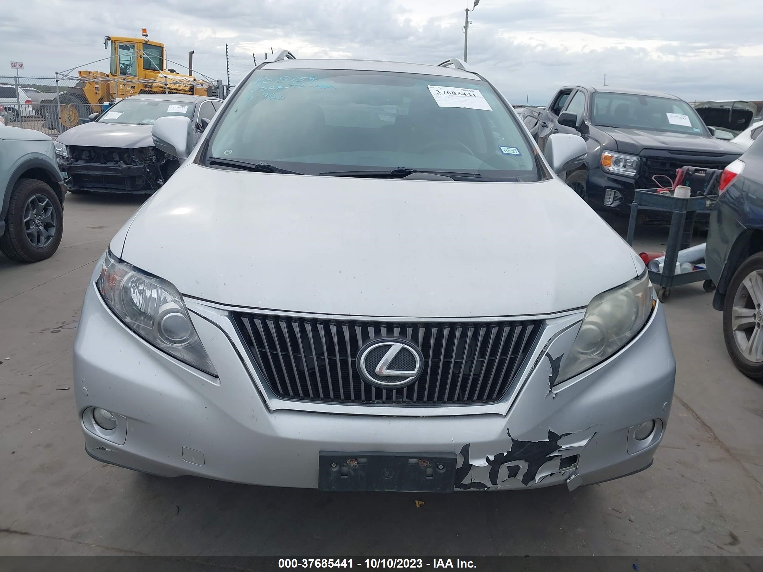 Photo 11 VIN: 2T2BK1BA7AC061377 - LEXUS RX 