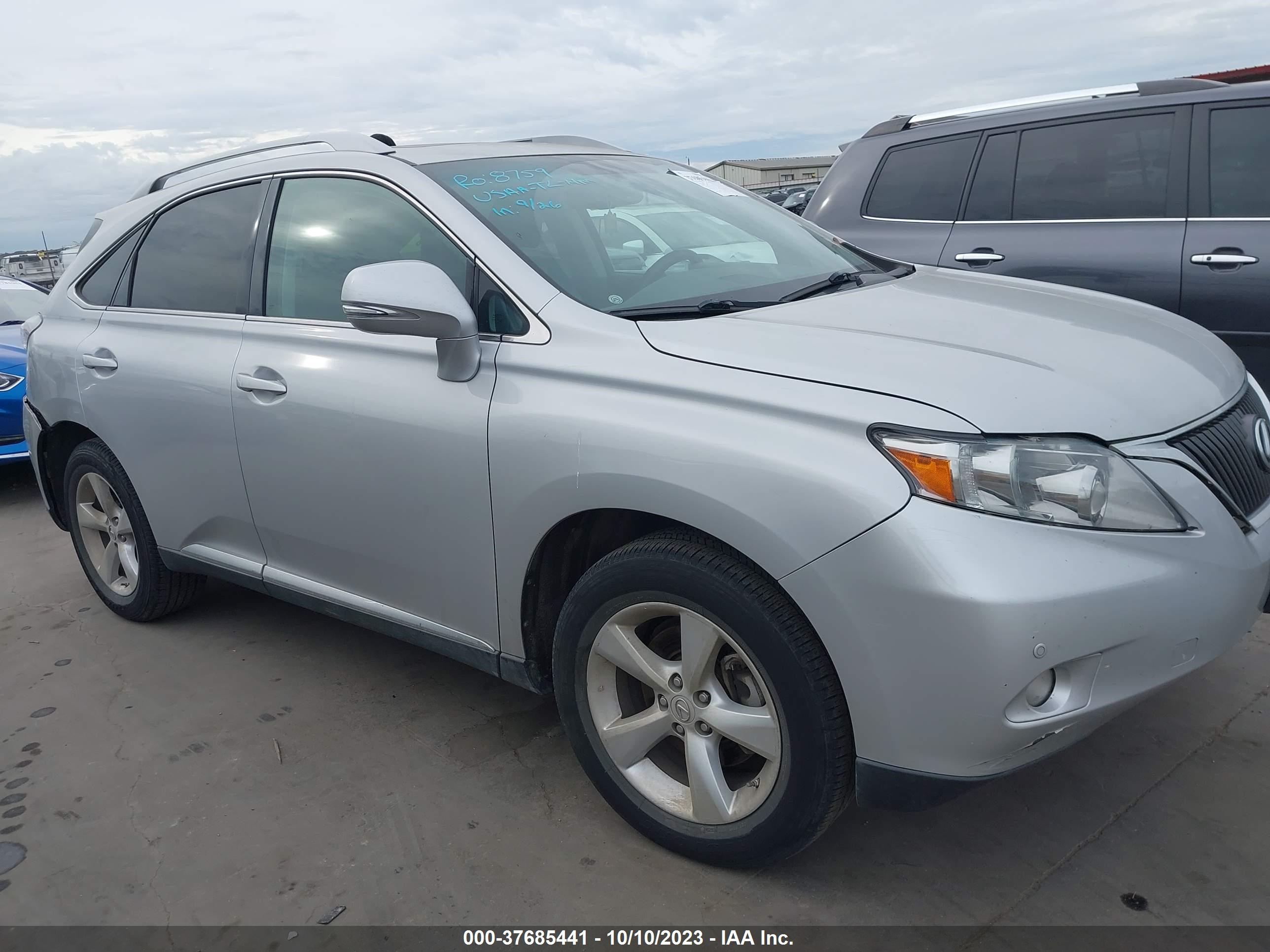 Photo 12 VIN: 2T2BK1BA7AC061377 - LEXUS RX 