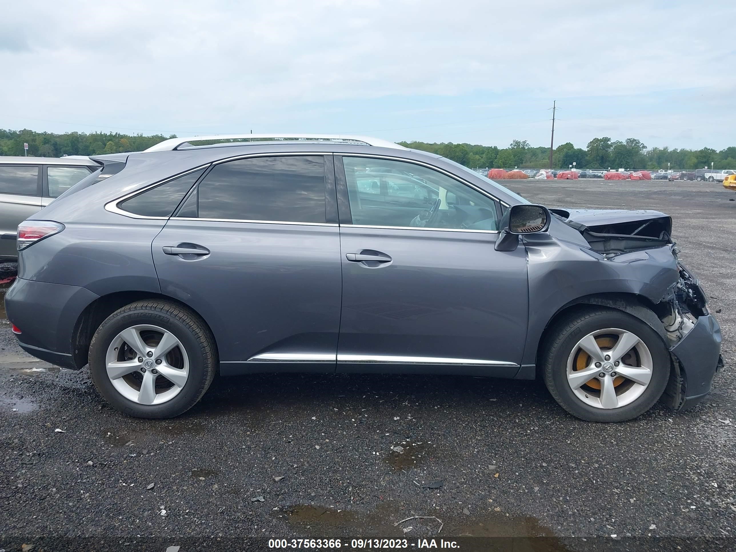 Photo 12 VIN: 2T2BK1BA7FC268732 - LEXUS RX 