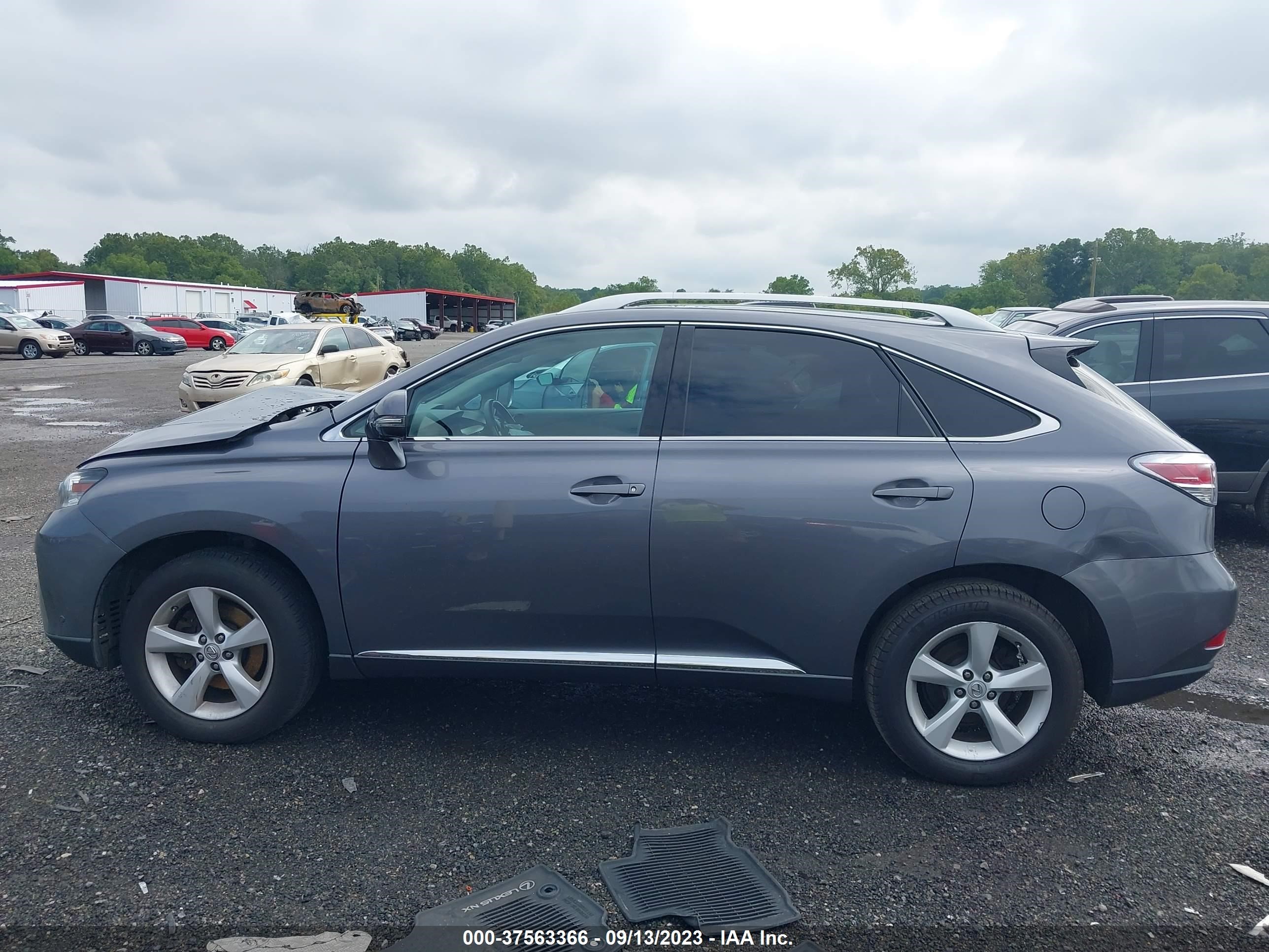 Photo 13 VIN: 2T2BK1BA7FC268732 - LEXUS RX 