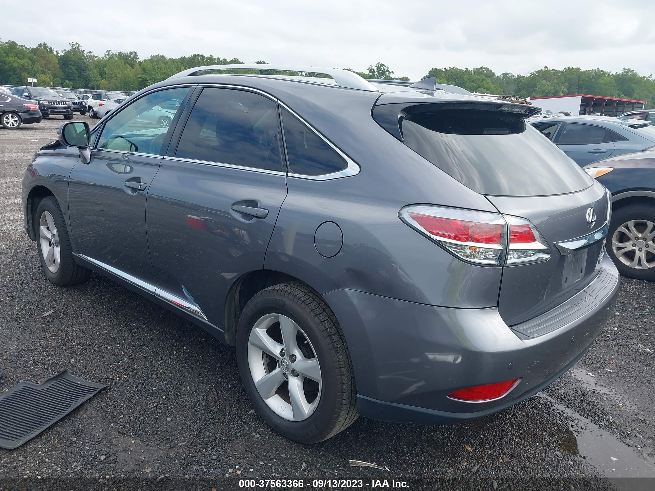 Photo 2 VIN: 2T2BK1BA7FC268732 - LEXUS RX 