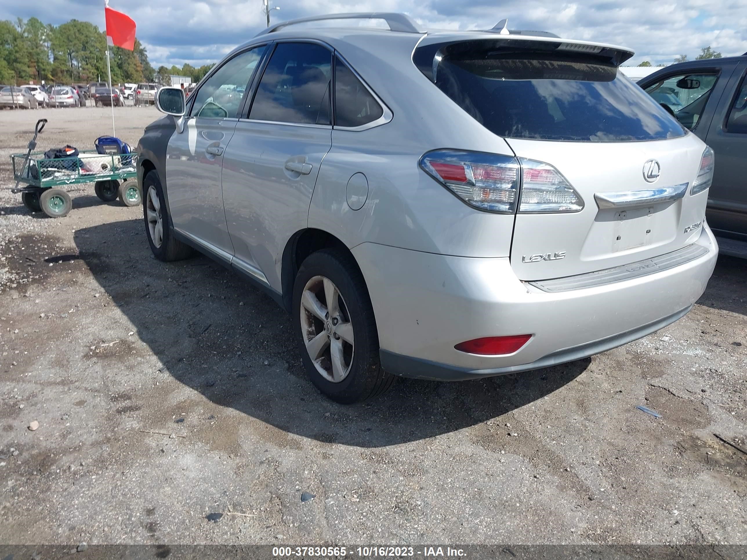 Photo 2 VIN: 2T2BK1BA8AC026850 - LEXUS RX 