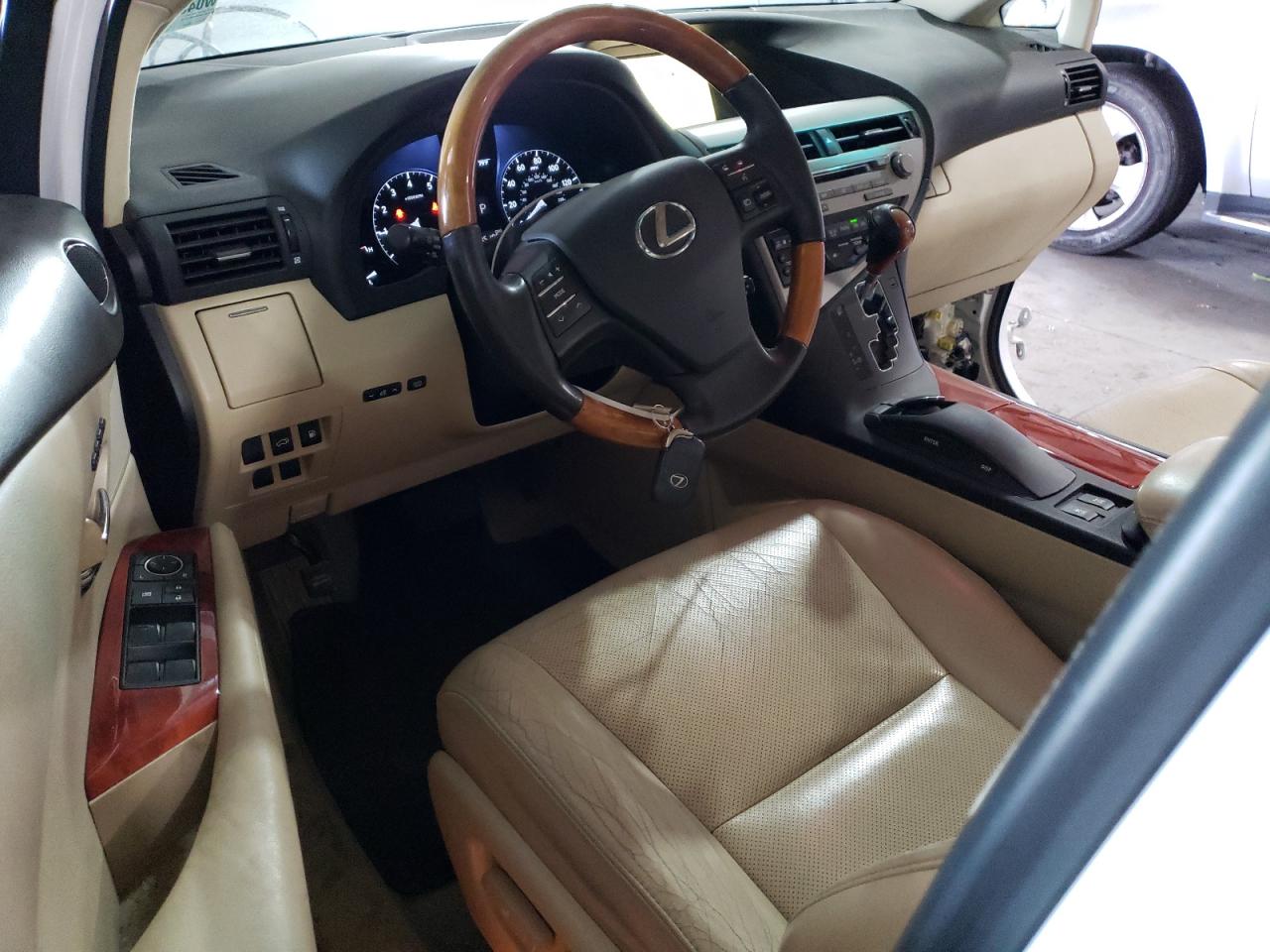 Photo 7 VIN: 2T2BK1BA8AC043910 - LEXUS RX 