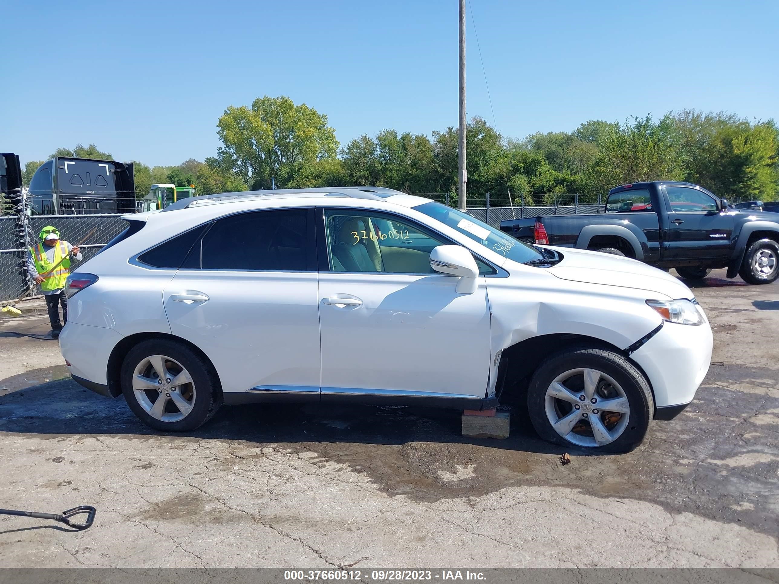 Photo 12 VIN: 2T2BK1BA8BC096978 - LEXUS RX 