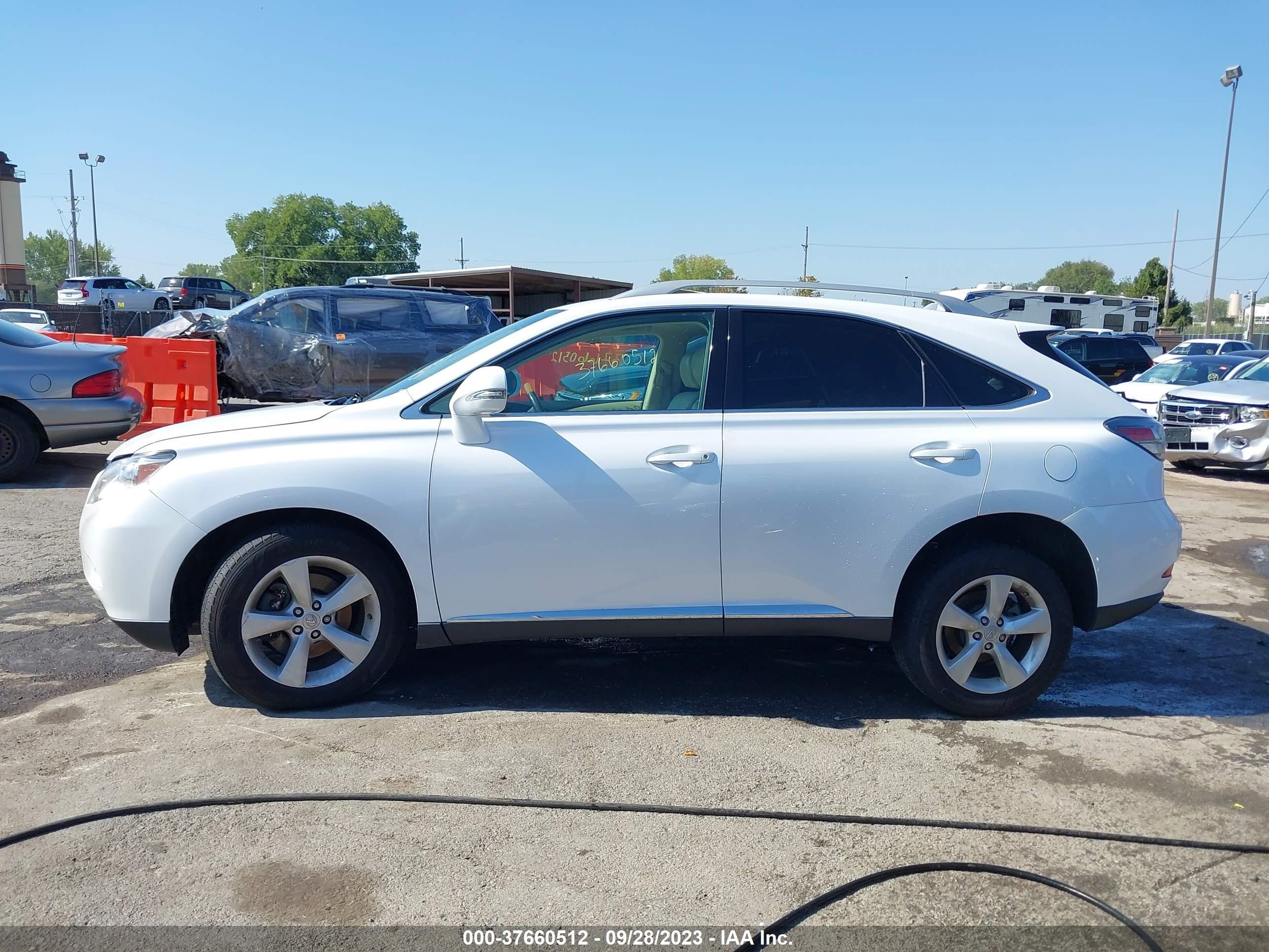 Photo 13 VIN: 2T2BK1BA8BC096978 - LEXUS RX 