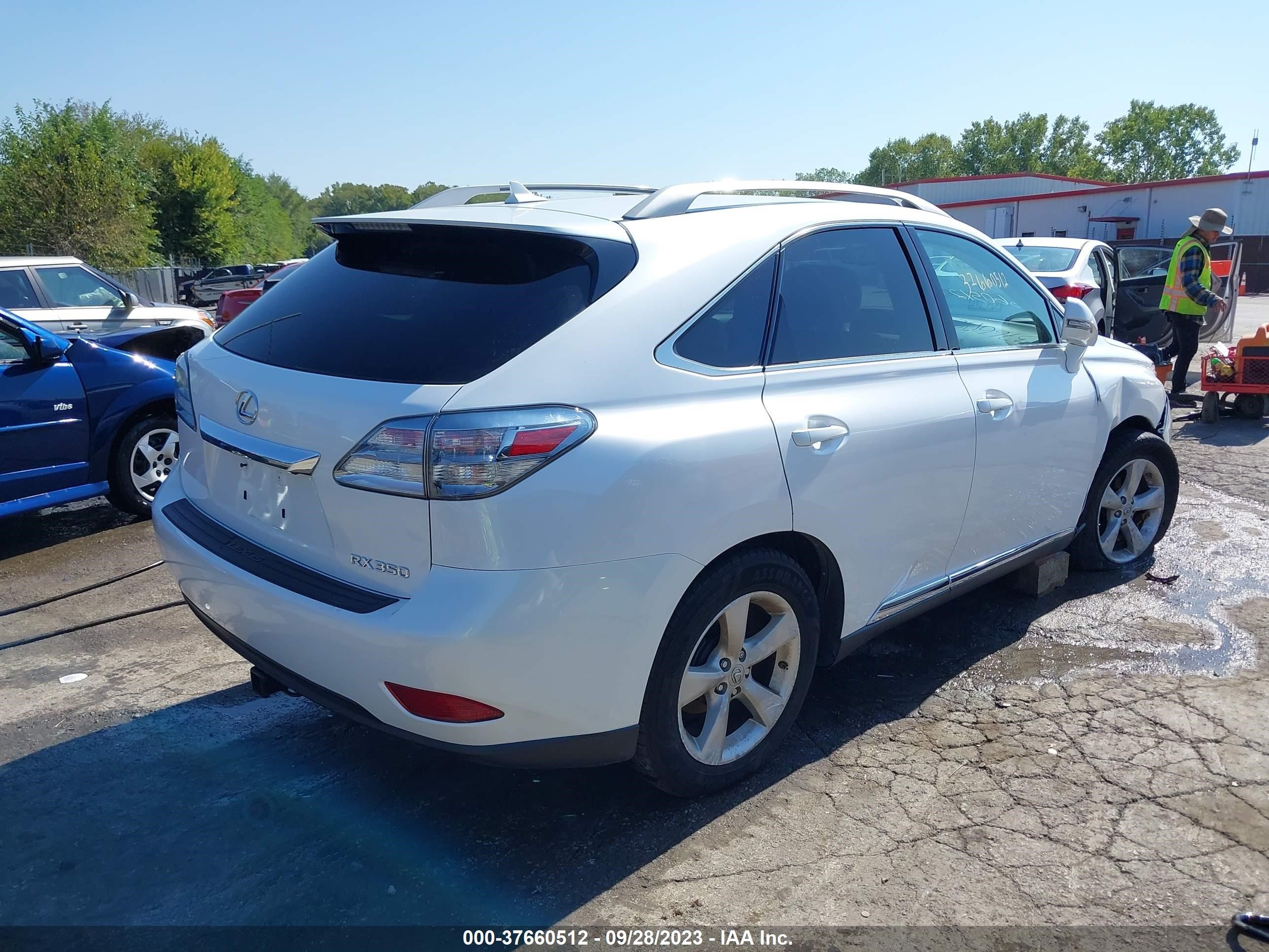 Photo 3 VIN: 2T2BK1BA8BC096978 - LEXUS RX 