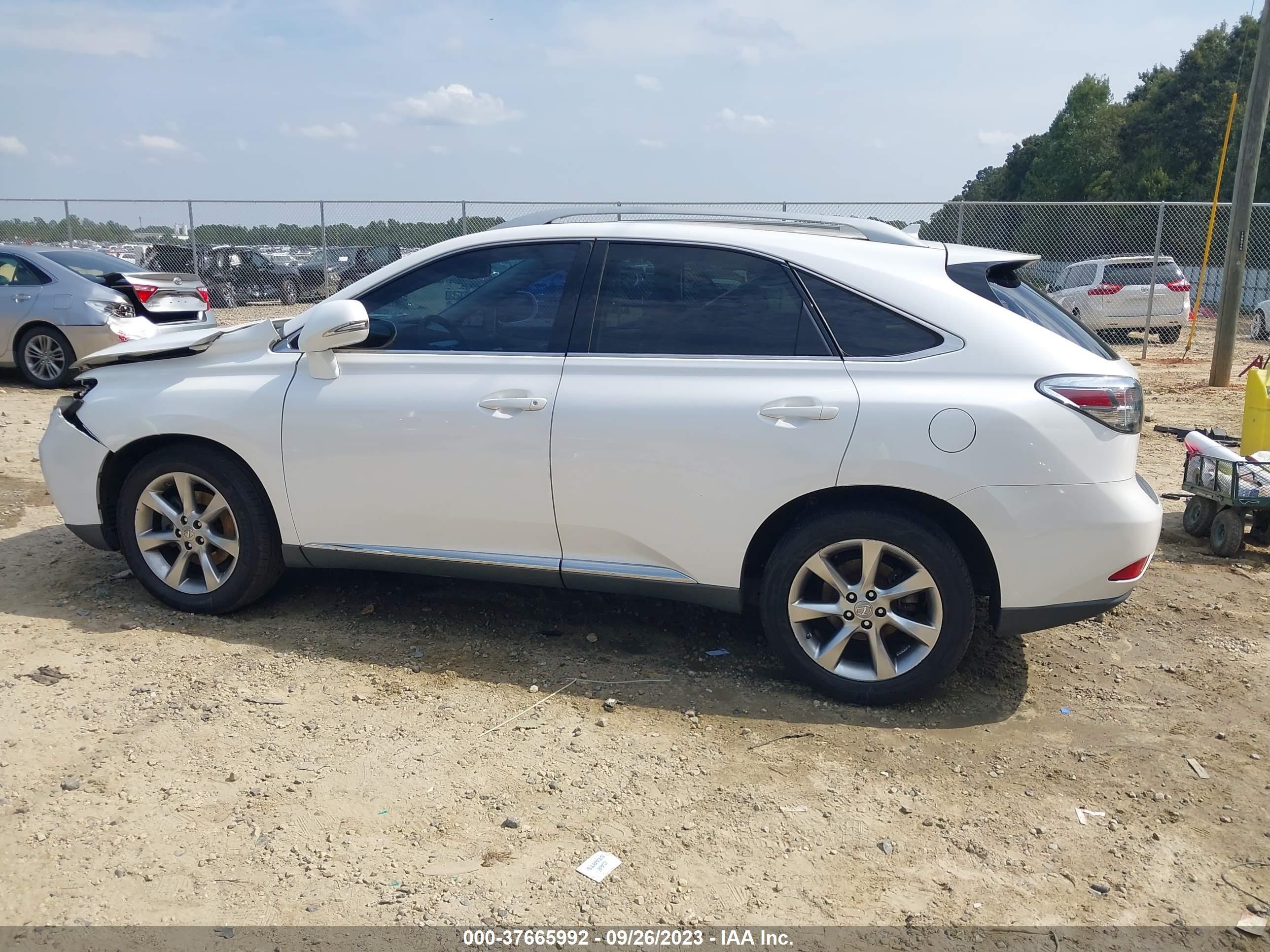 Photo 13 VIN: 2T2BK1BA9AC014545 - LEXUS RX 