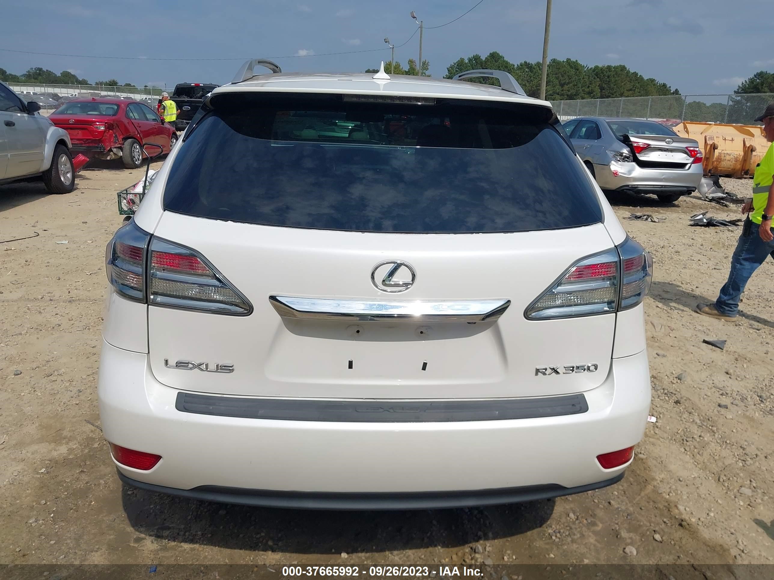 Photo 15 VIN: 2T2BK1BA9AC014545 - LEXUS RX 