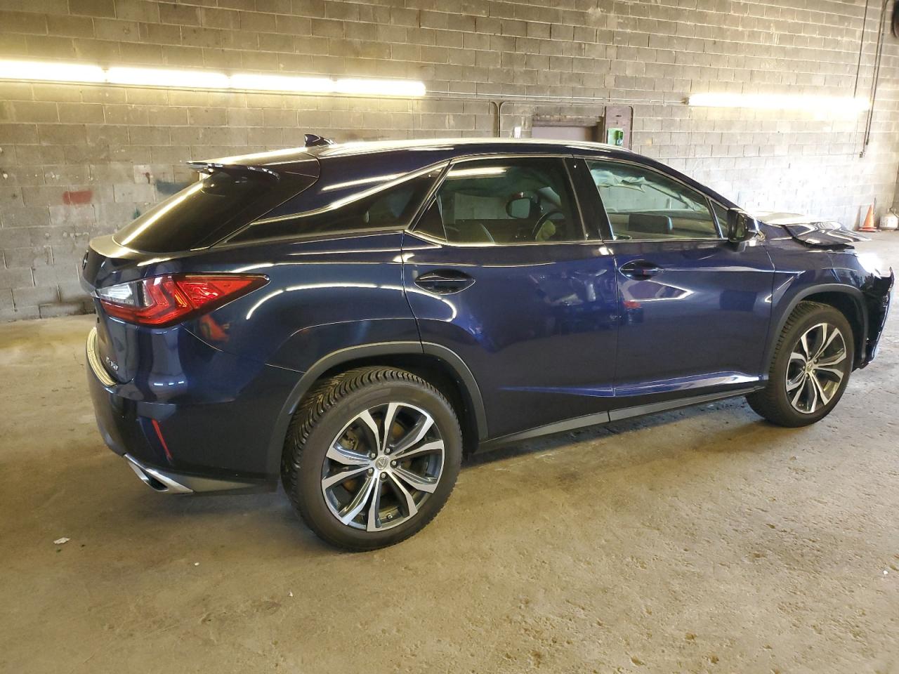 Photo 2 VIN: 2T2BZMCA5HC083349 - LEXUS RX 