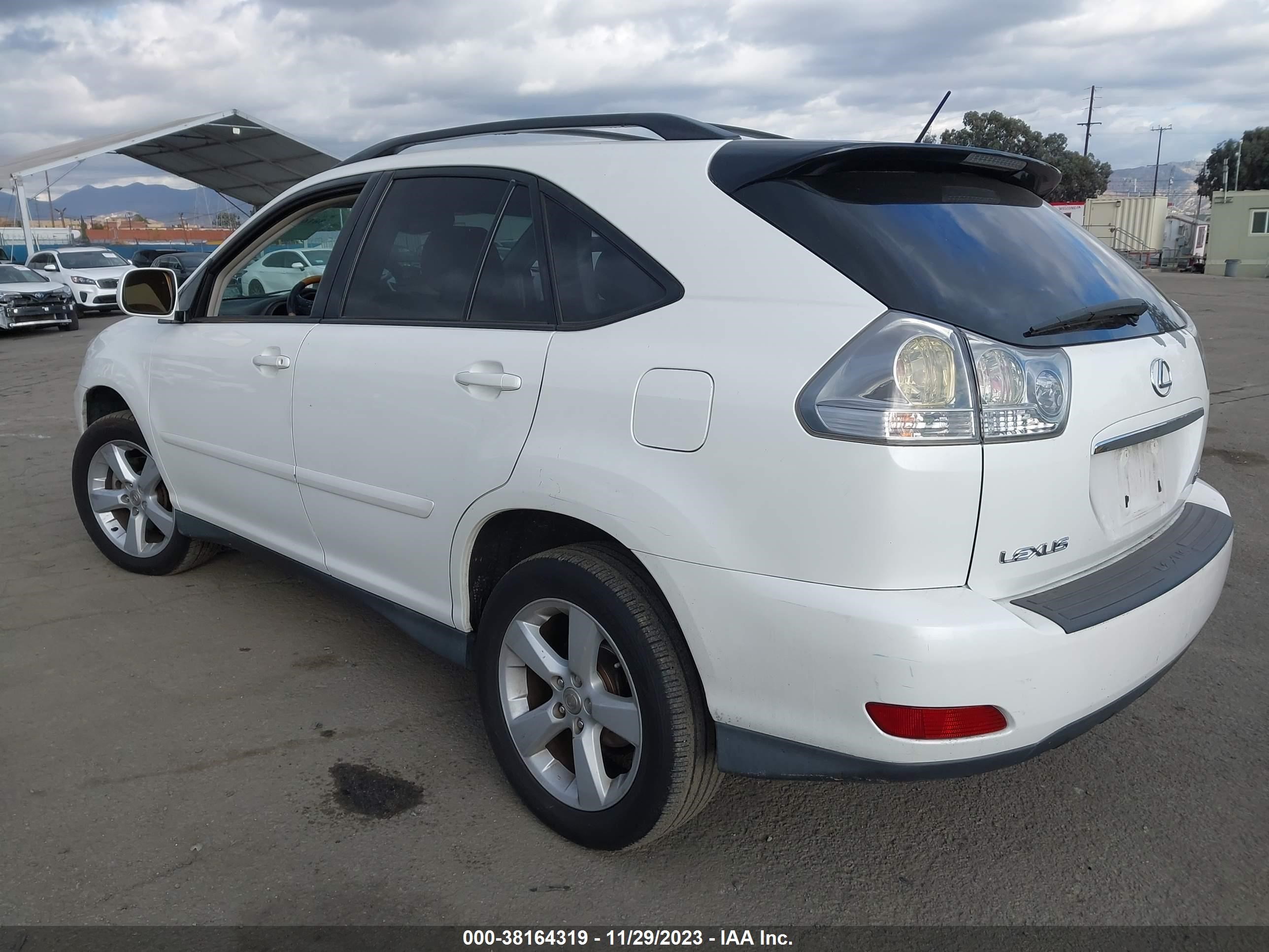 Photo 2 VIN: 2T2GA31U55C039786 - LEXUS RX 