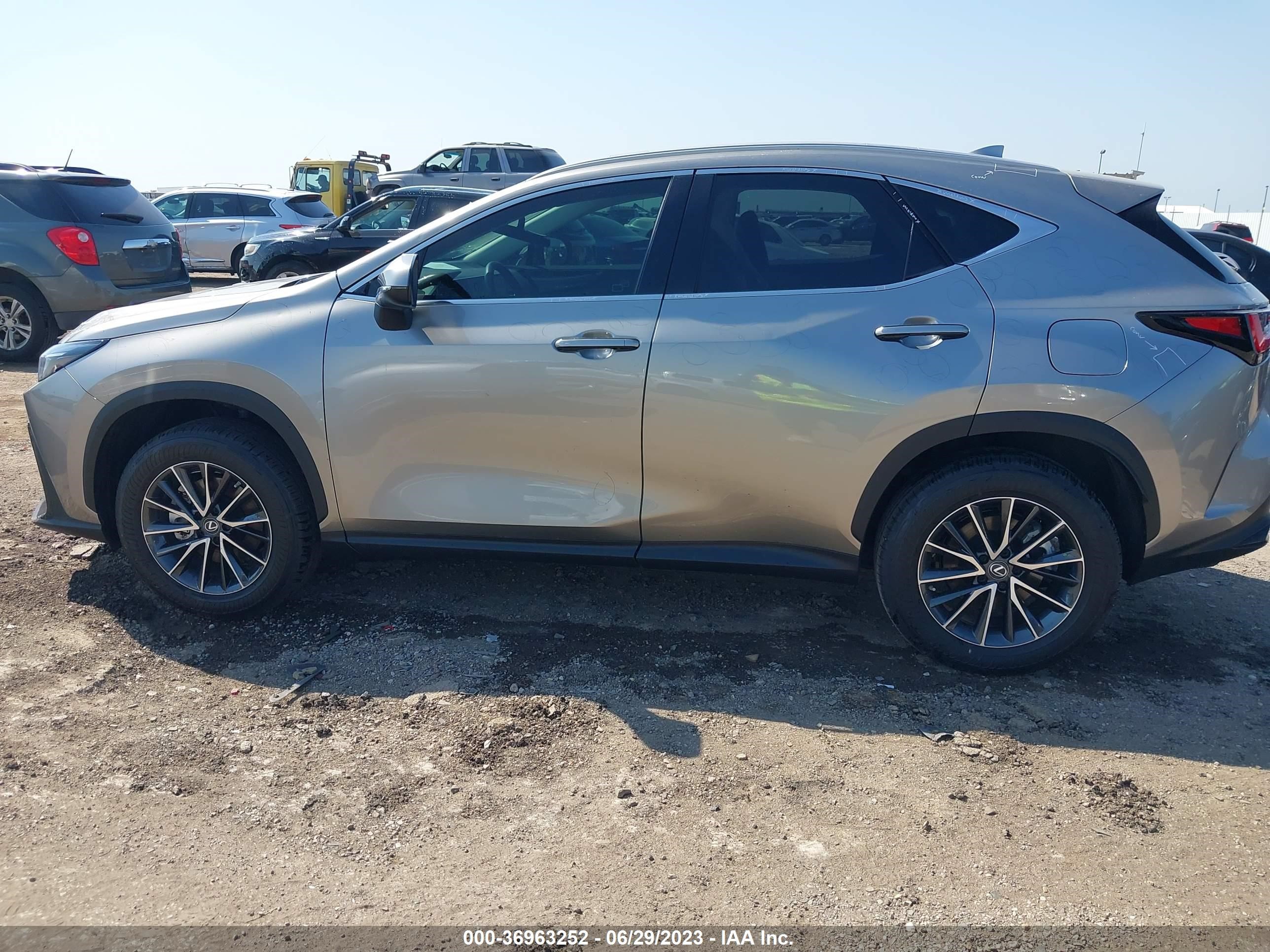 Photo 13 VIN: 2T2GDCAZ2PC004466 - LEXUS NX 