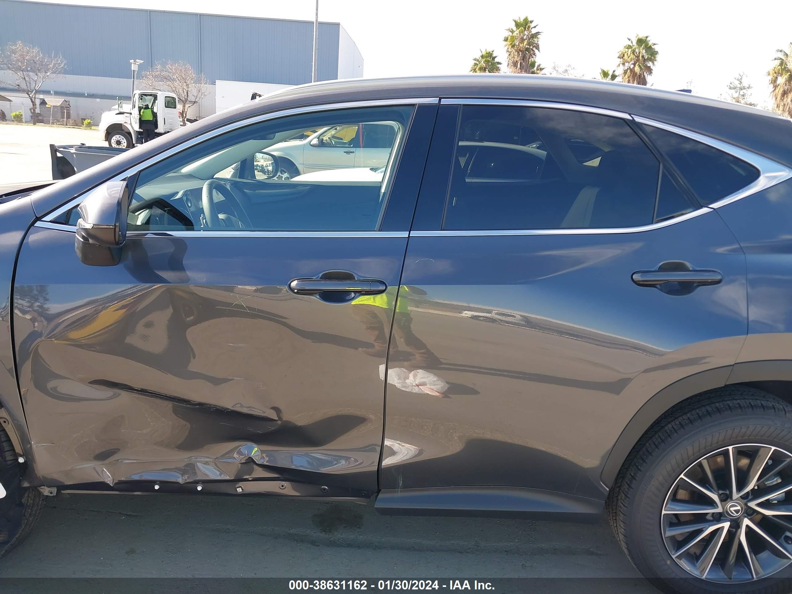 Photo 13 VIN: 2T2GGCEZ0RC050995 - LEXUS NX 