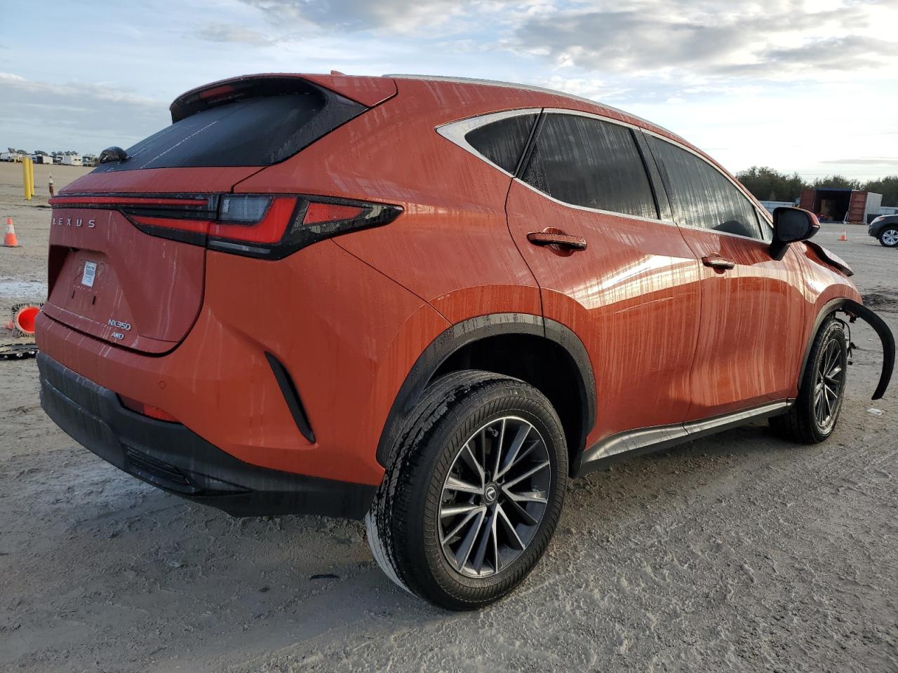 Photo 2 VIN: 2T2GGCEZ6NC009586 - LEXUS NX 