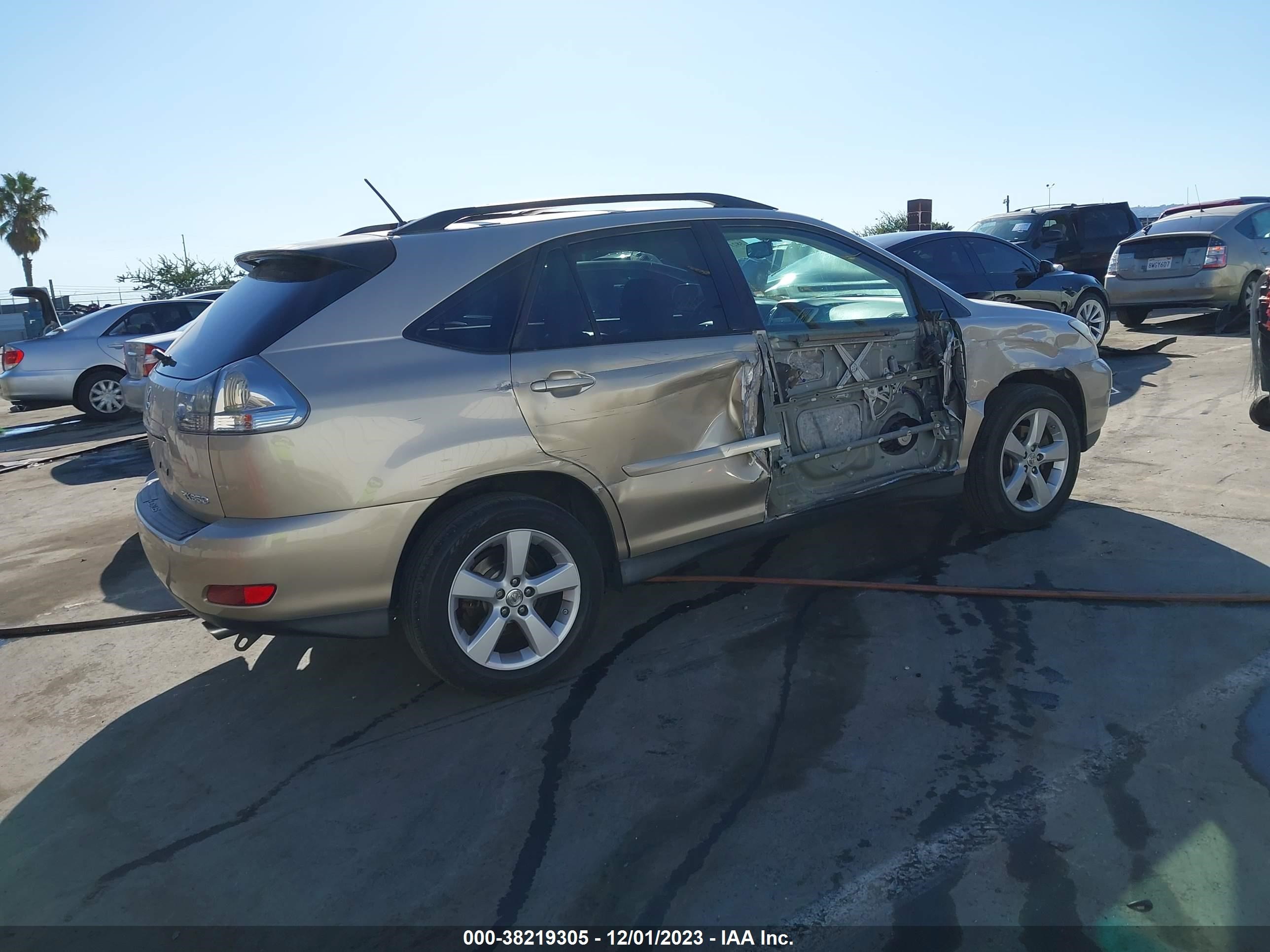 Photo 3 VIN: 2T2GK31U17C019857 - LEXUS RX 